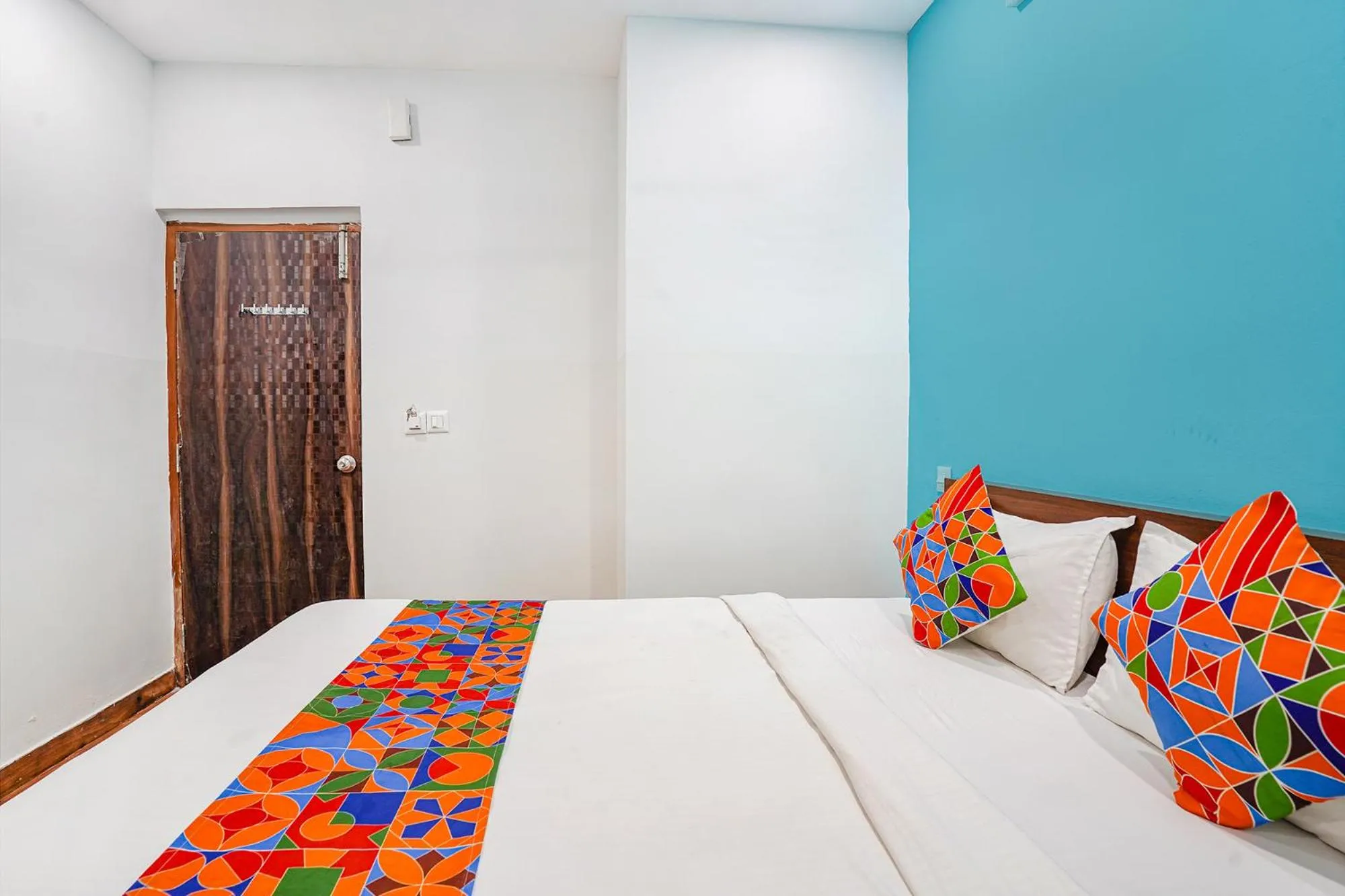 Bed in Via RLV Green Palace - Nr Kengeri Satellite Town