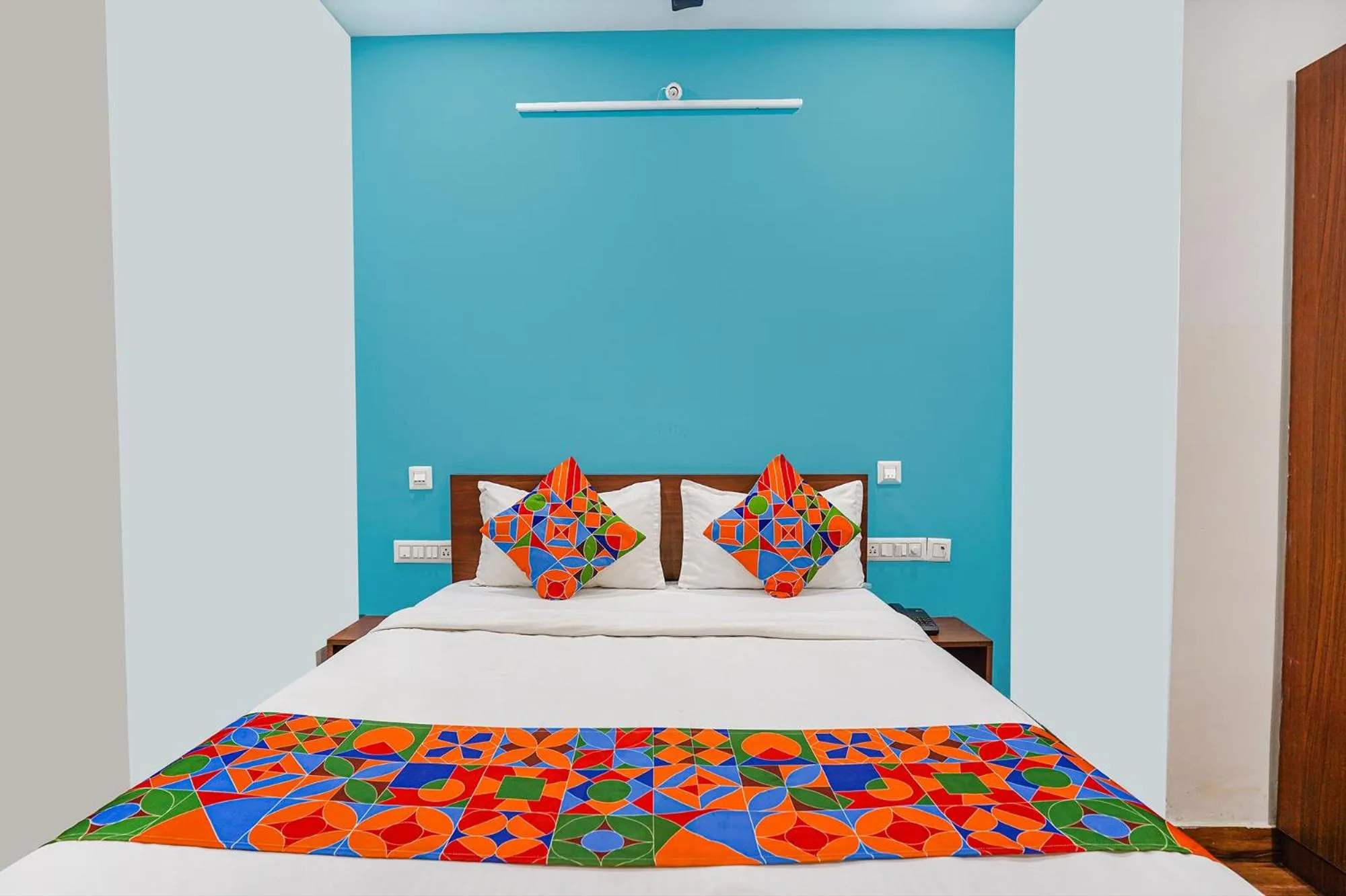 Bed in Via RLV Green Palace - Nr Kengeri Satellite Town