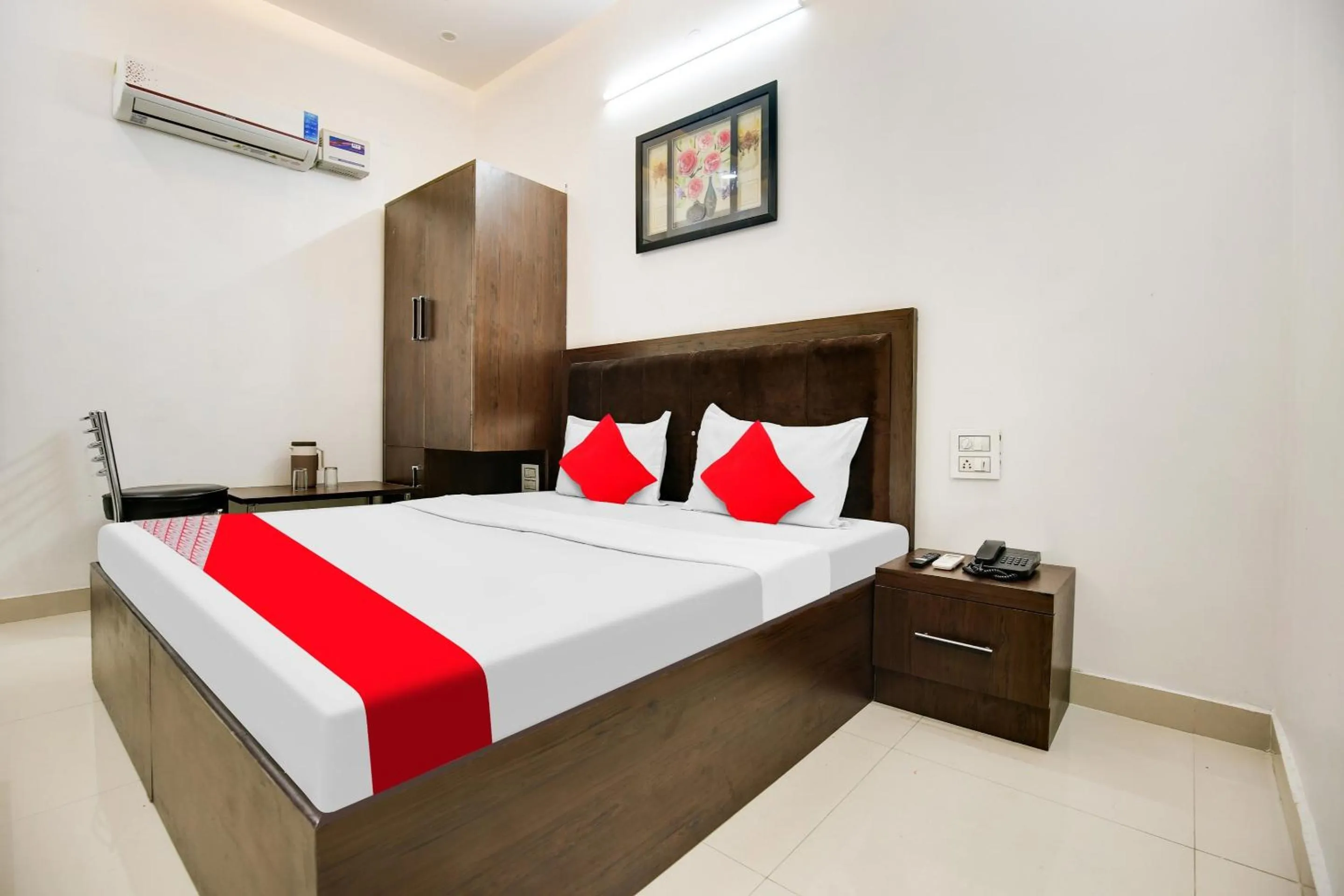 Bedroom in Hotel O King Star Residency