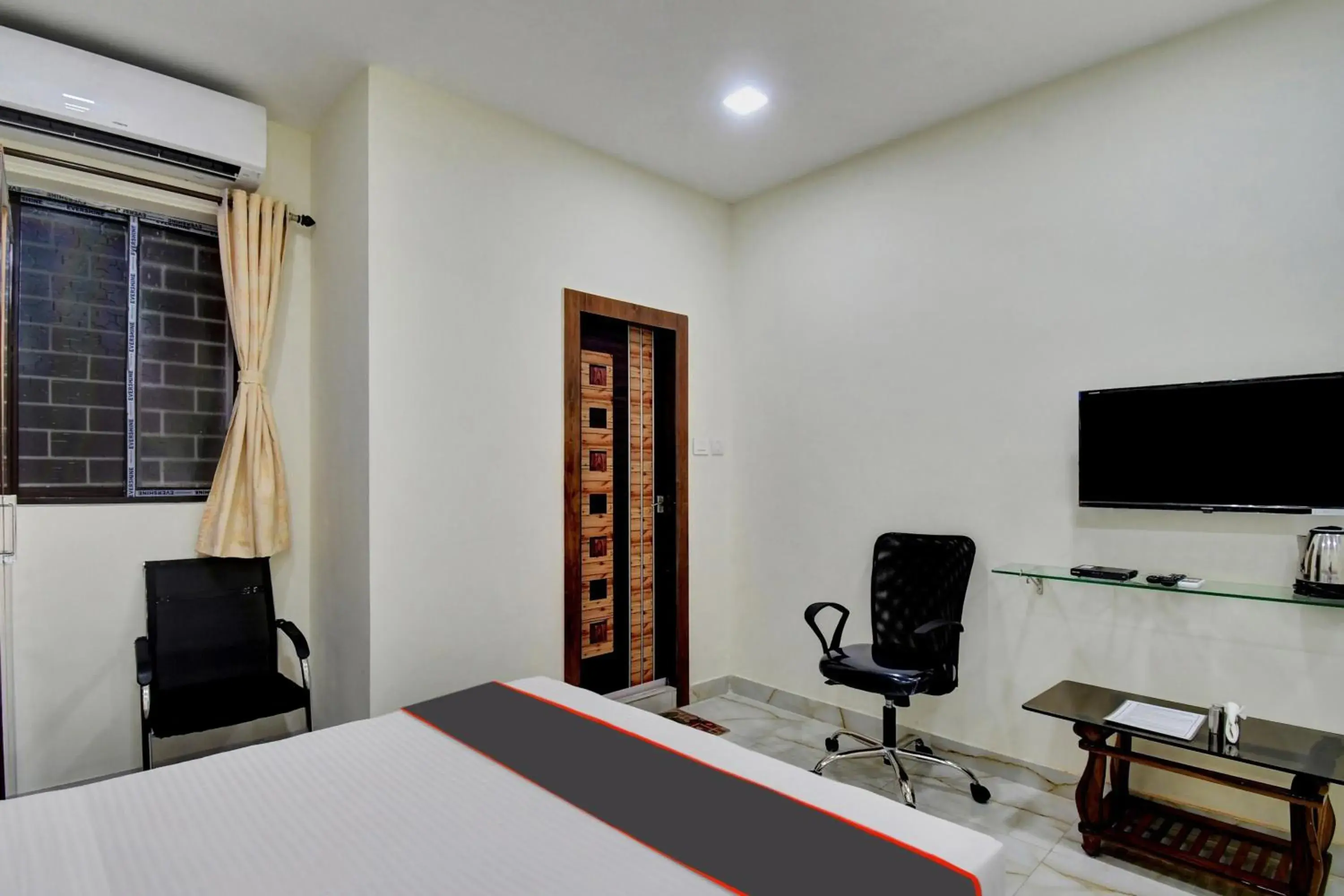 Bedroom in Collection O Dalhousie Square Kolkata Formerly G.N Palace Bedroom in Collection O Dalhousie Square Kolkata Formerly G.N Palace