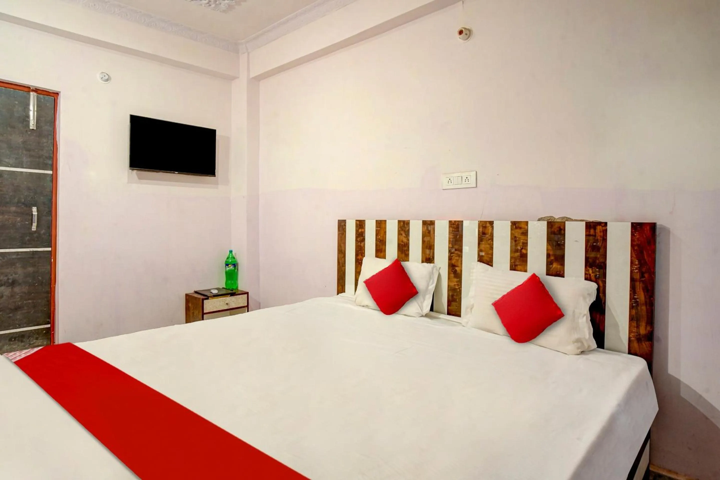 Lobby or reception, Bed in Hotel O by OYO Shravi