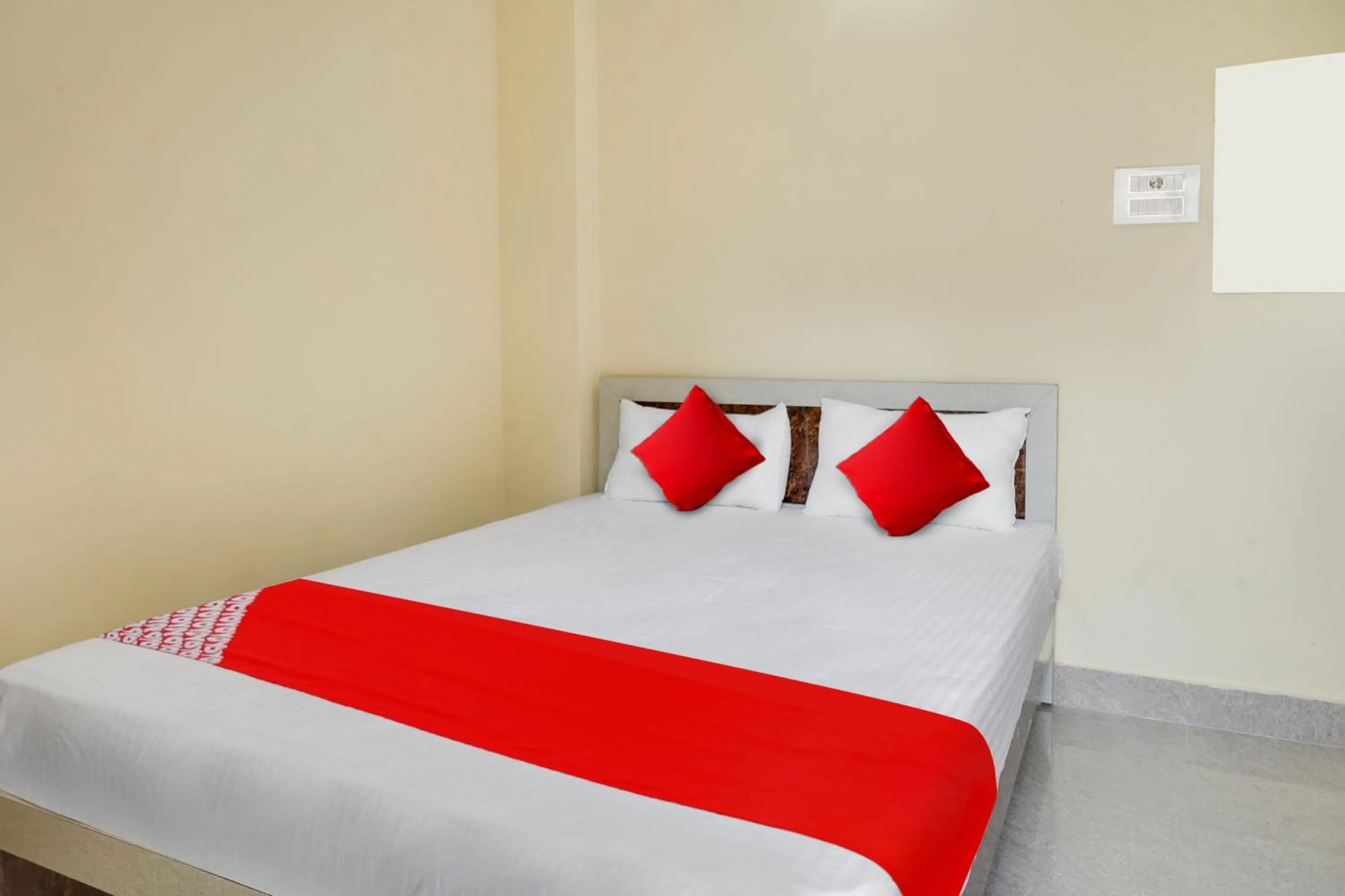 Bedroom, Bed in Hotel O Kashyap Inn