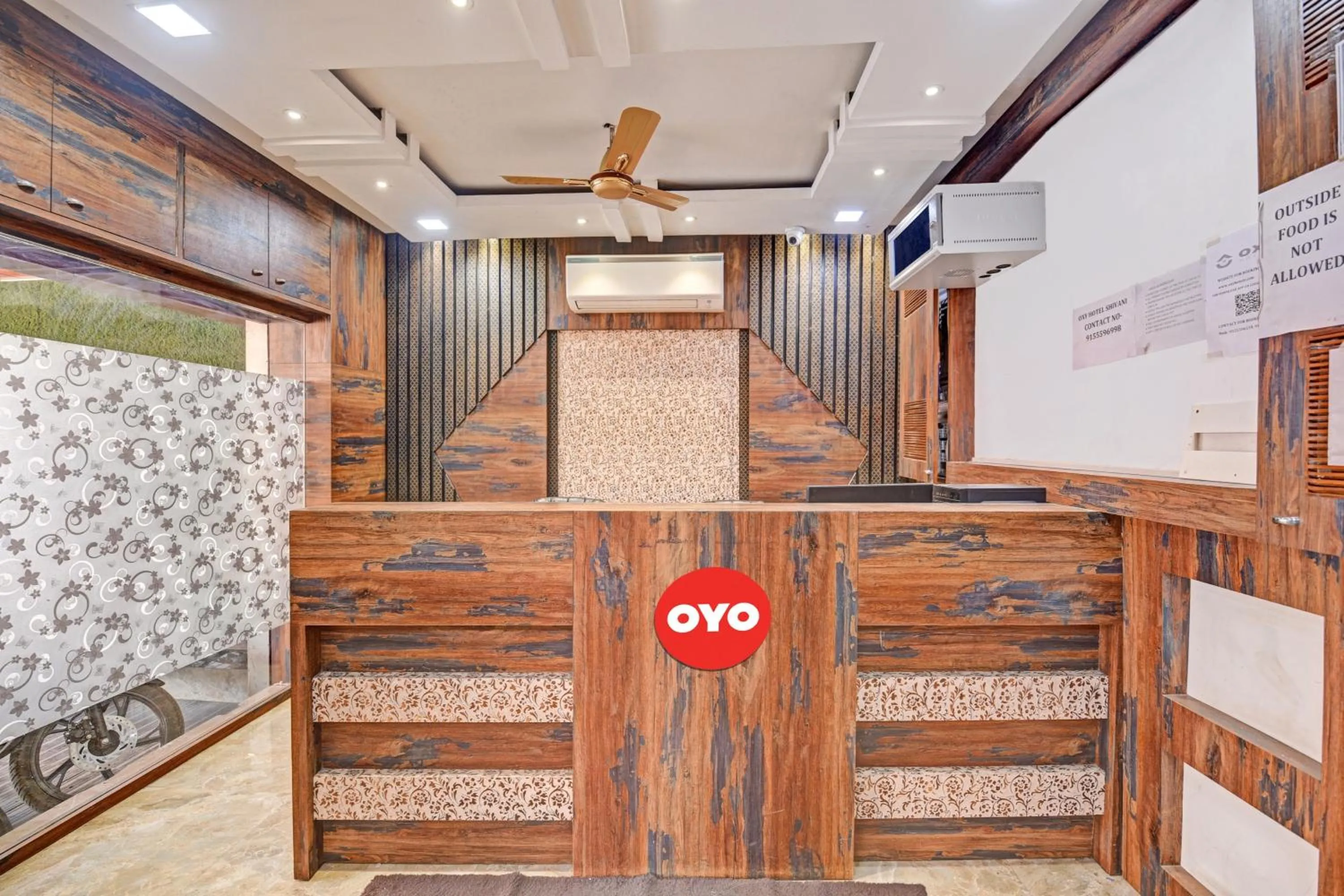 Lobby or reception in Super Hotel O OXY SHIVANI RESIDENCY