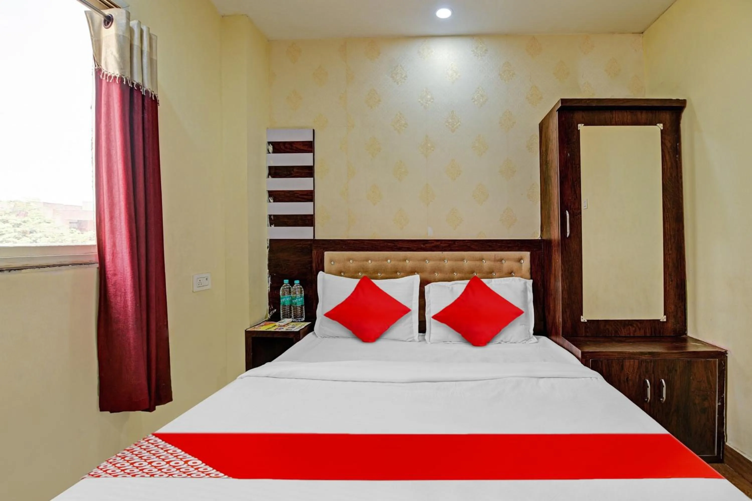Bedroom, Bed in Super Hotel O OXY SHIVANI RESIDENCY