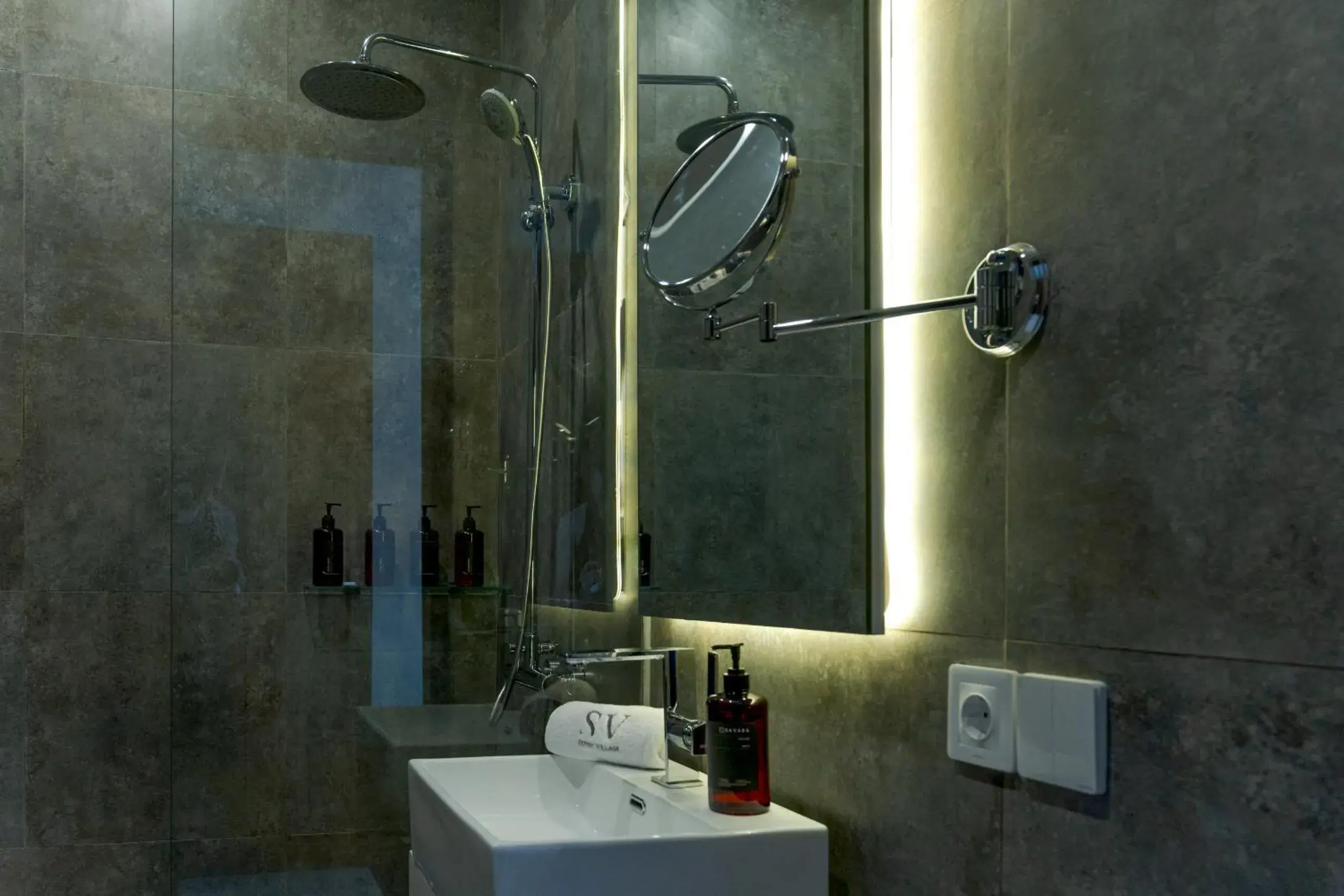 Shower in Sunny Village Batu Bolong Shower in Sunny Village Batu Bolong