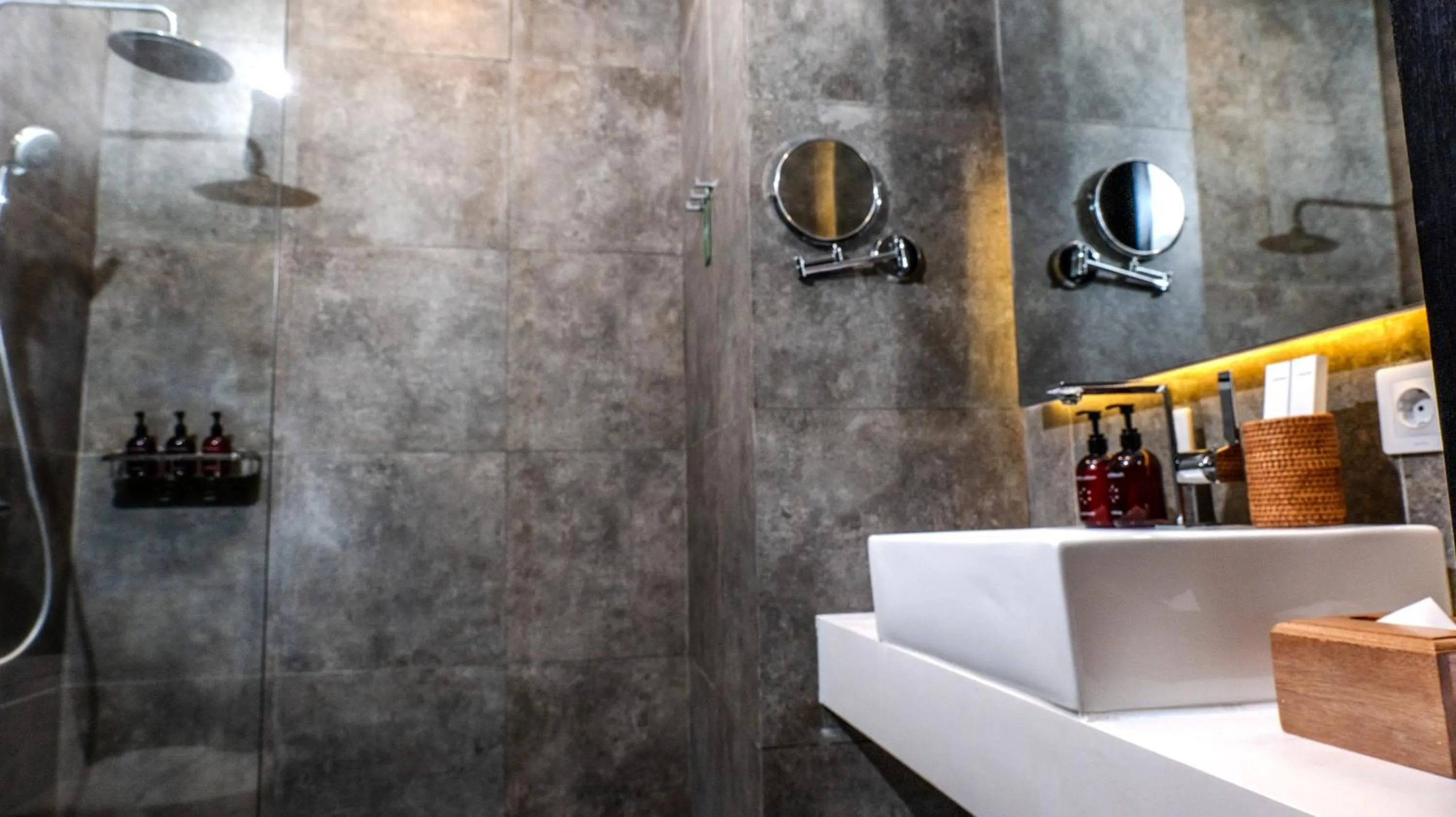 Shower in Sunny Village Batu Bolong