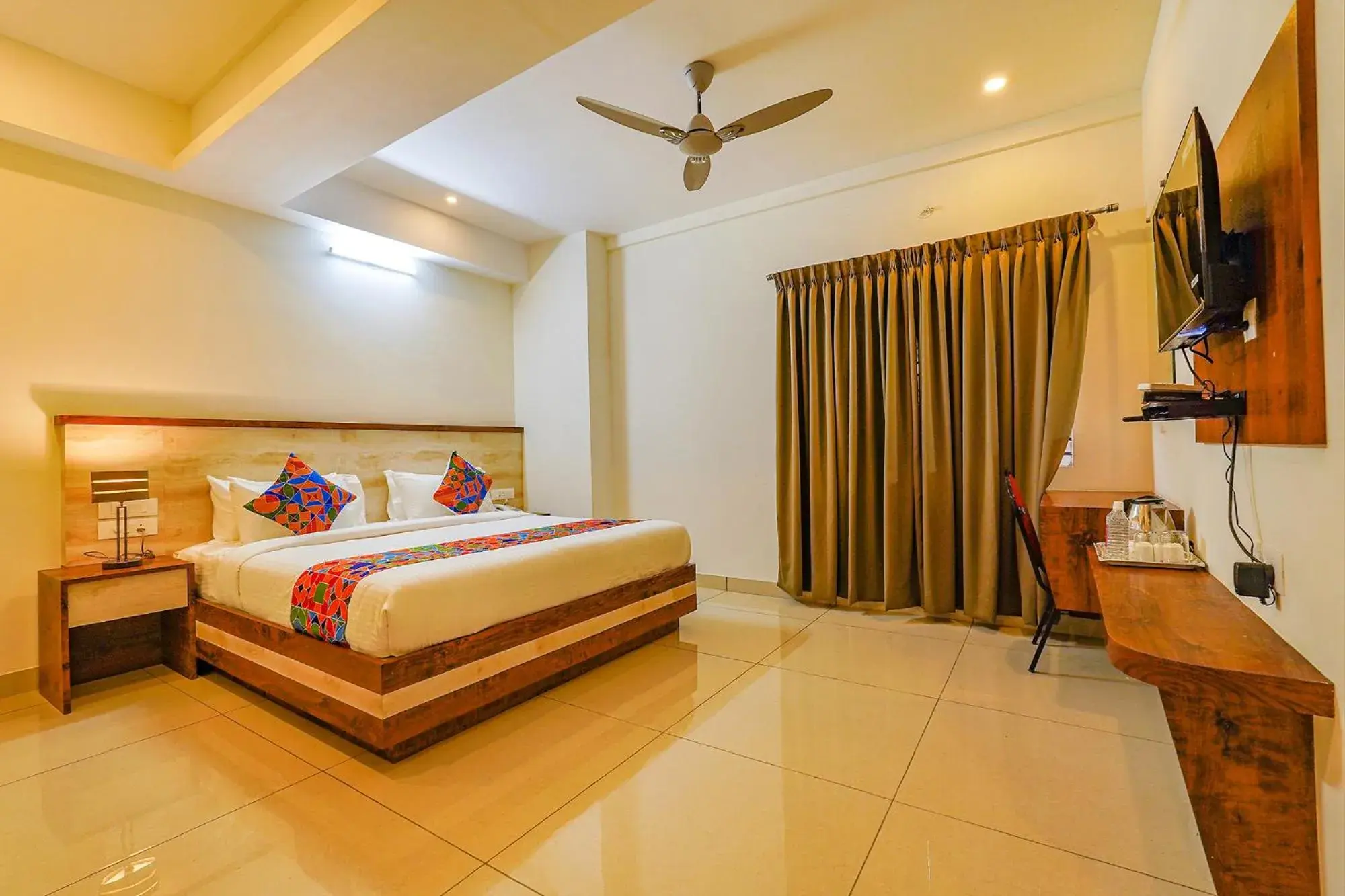 Communal lounge/ TV room, Bed in FabHotel Shakthi Suites - Nr Jayadeva Hospital Communal lounge/ TV room, Bed in FabHotel Shakthi Suites - Nr Jayadeva Hospital