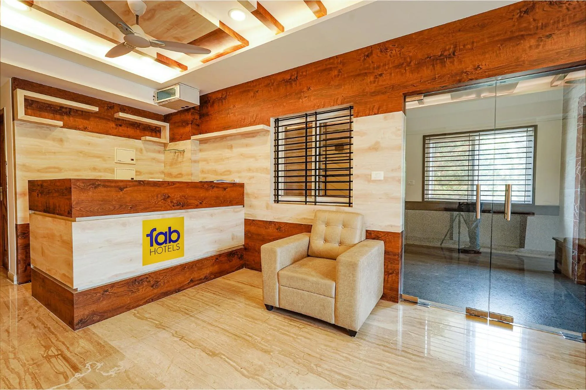 Lobby or reception in FabHotel Shakthi Suites - Nr Jayadeva Hospital