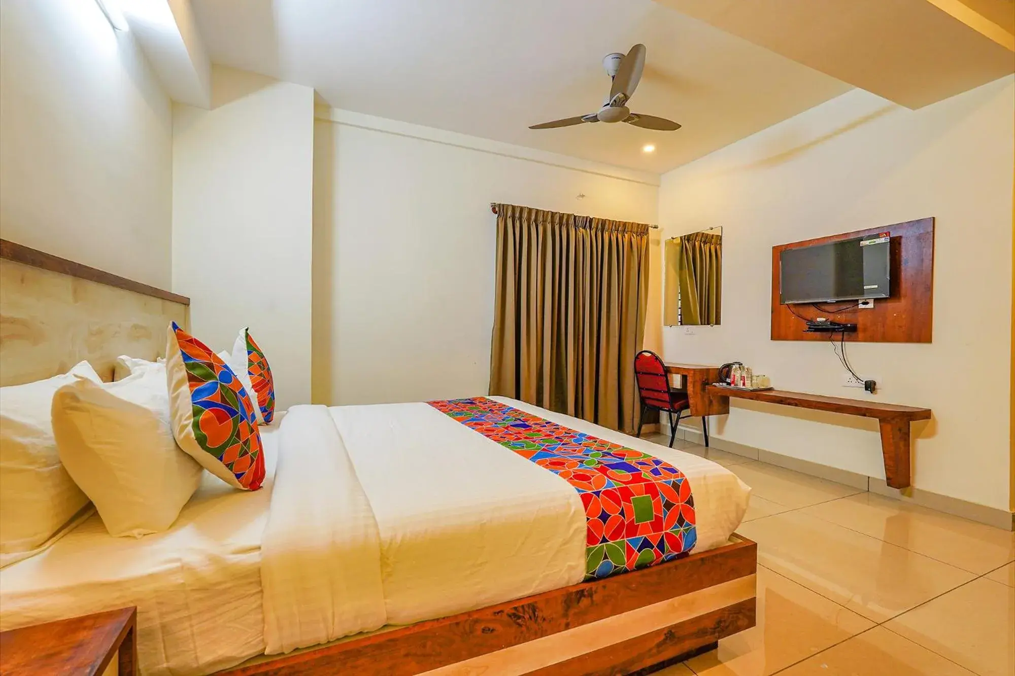 Communal lounge/ TV room, Bed in FabHotel Shakthi Suites - Nr Jayadeva Hospital Communal lounge/ TV room, Bed in FabHotel Shakthi Suites - Nr Jayadeva Hospital