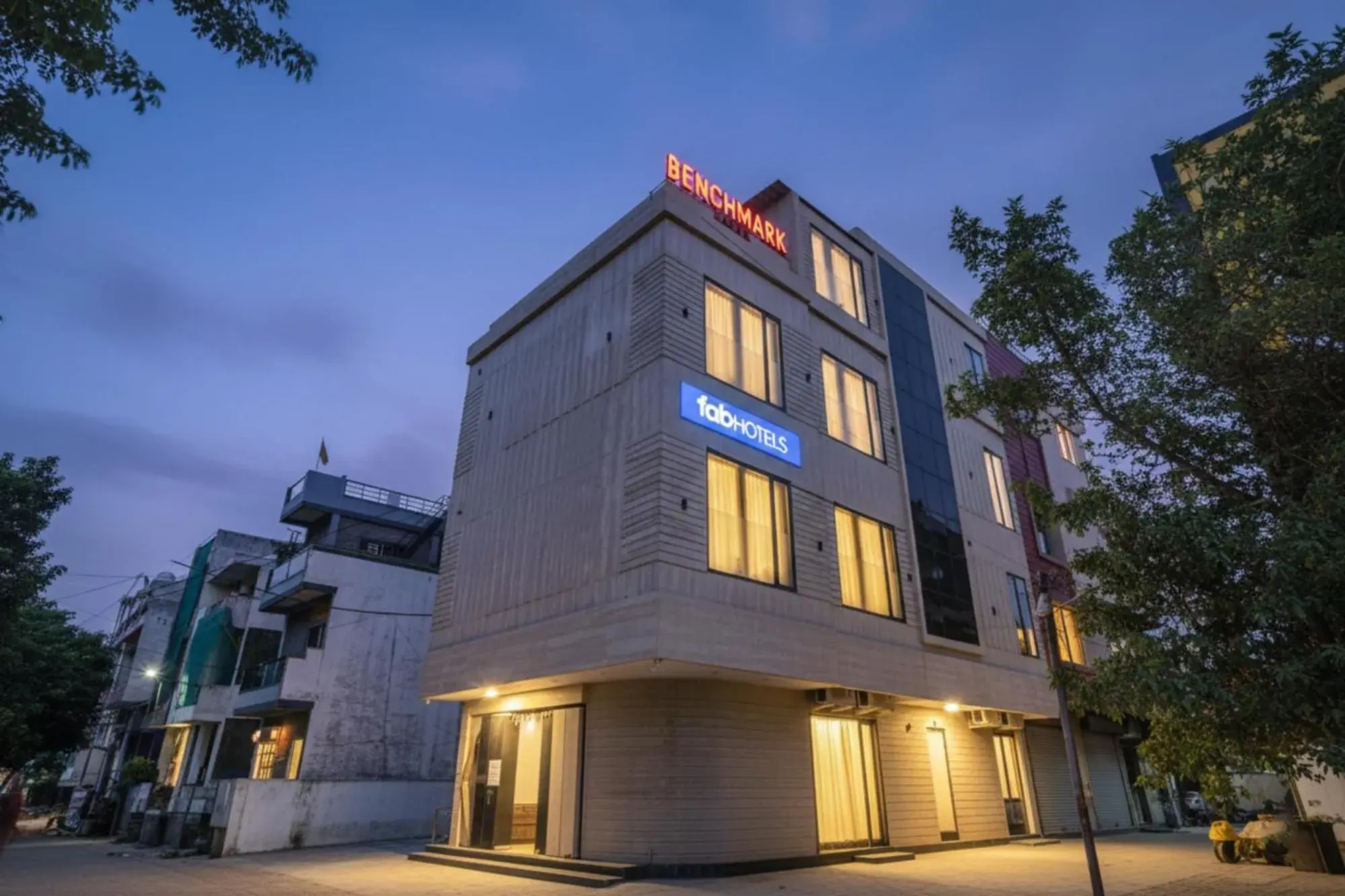 Property building in FabHotel Benchmark Property building in FabHotel Benchmark