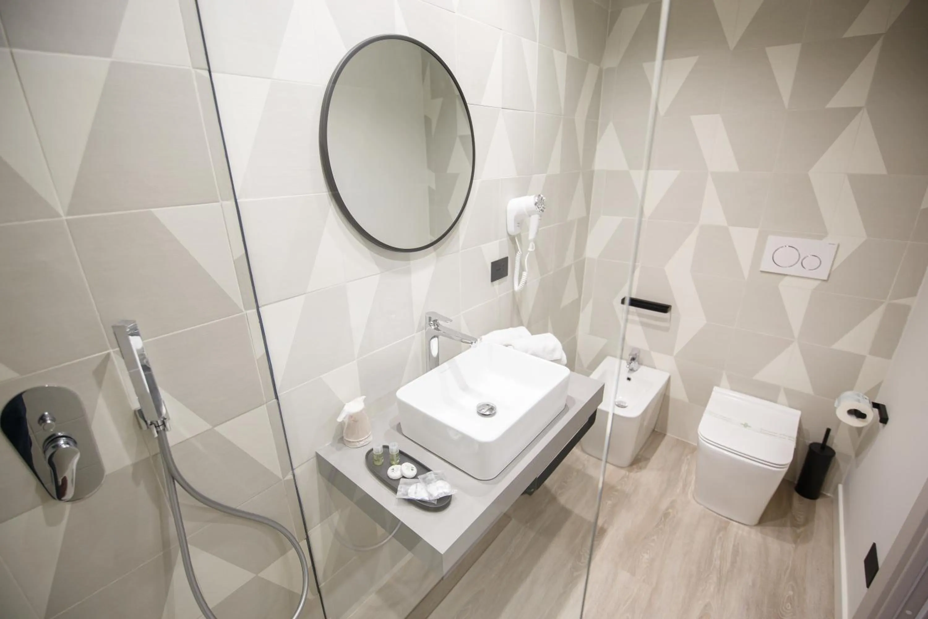 Shower in MAZZINI PALACE