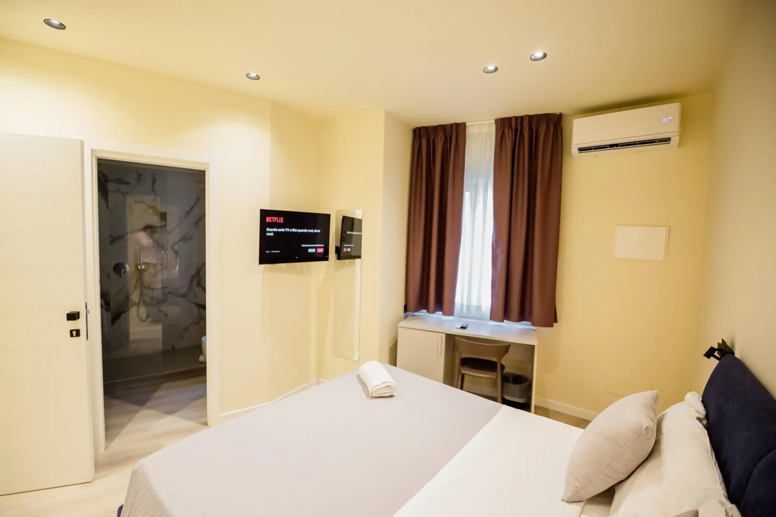 Deluxe King Room - single occupancy in MAZZINI PALACE Deluxe King Room - single occupancy in MAZZINI PALACE