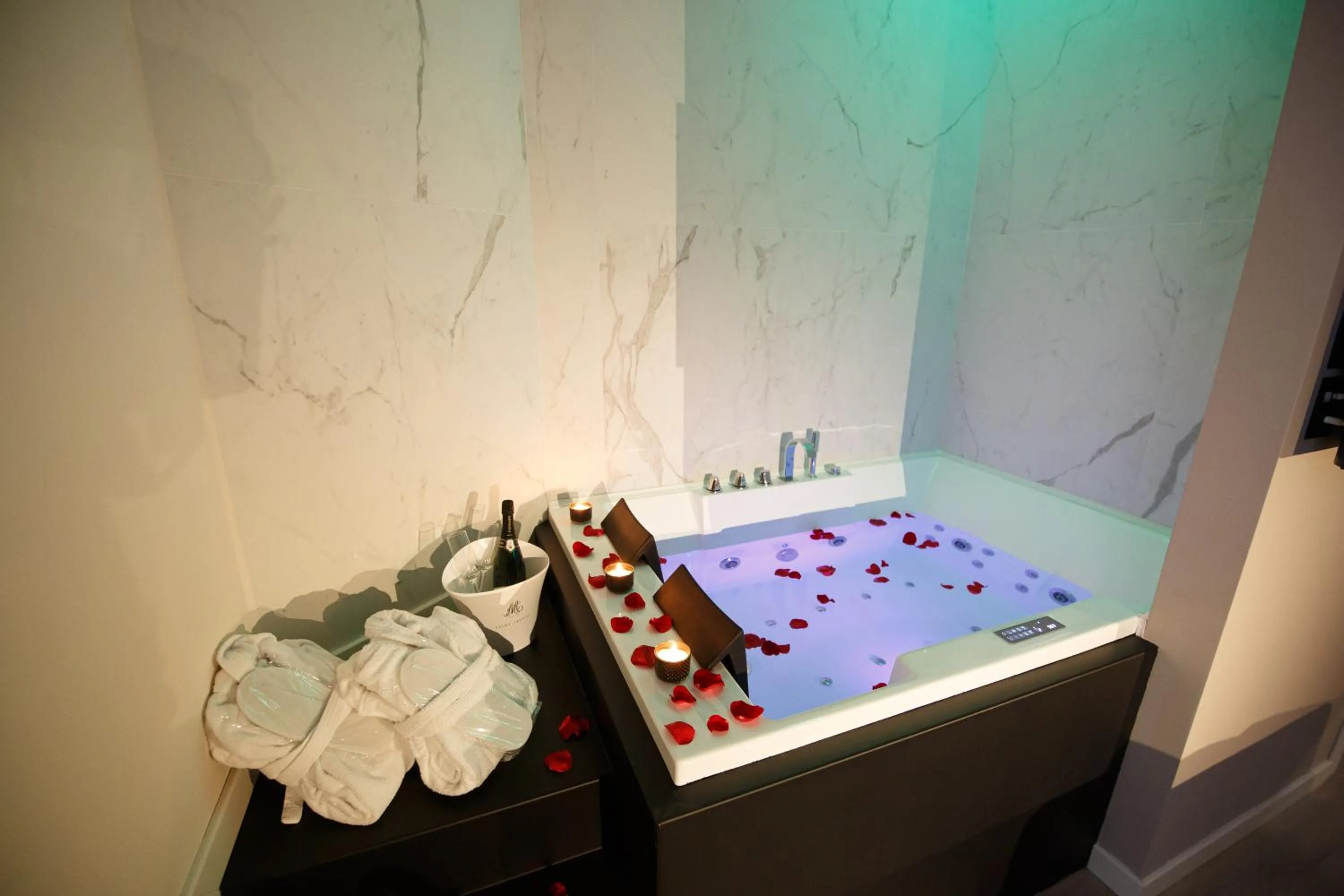 Hot Tub in MAZZINI PALACE