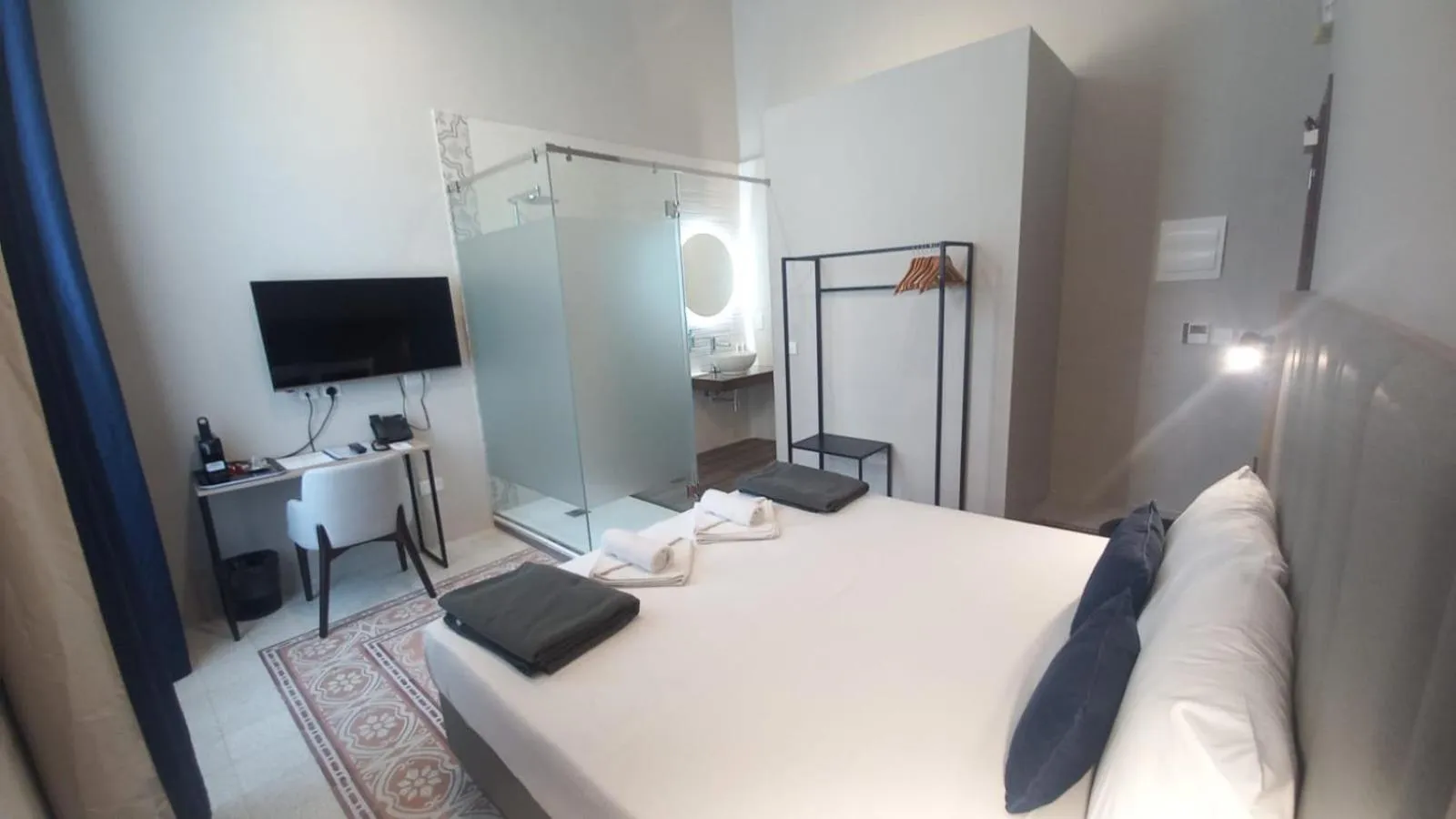 Bedroom, Bed in Mulberry Suites