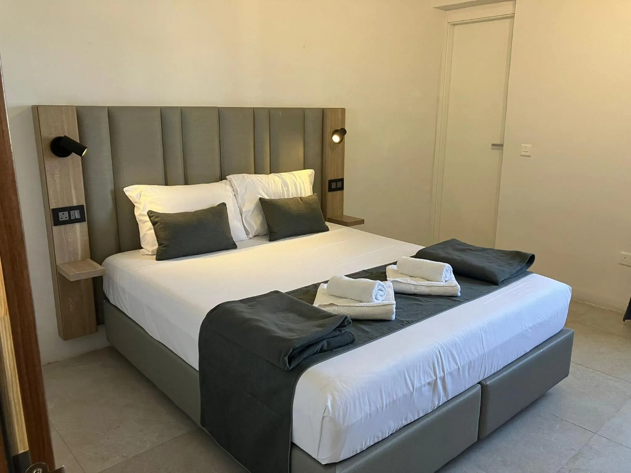 Bedroom, Bed in Mulberry Suites