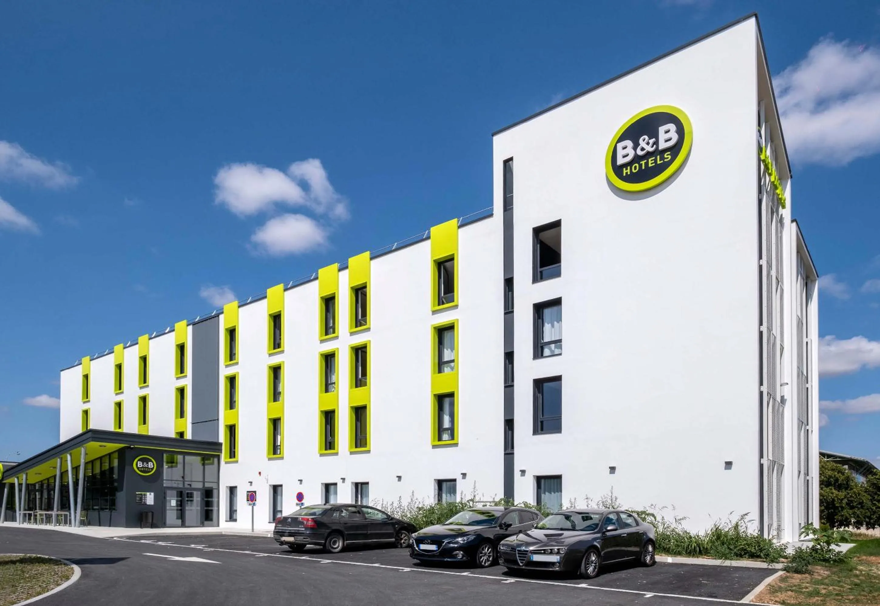 Property building in B&B HOTEL Saintes