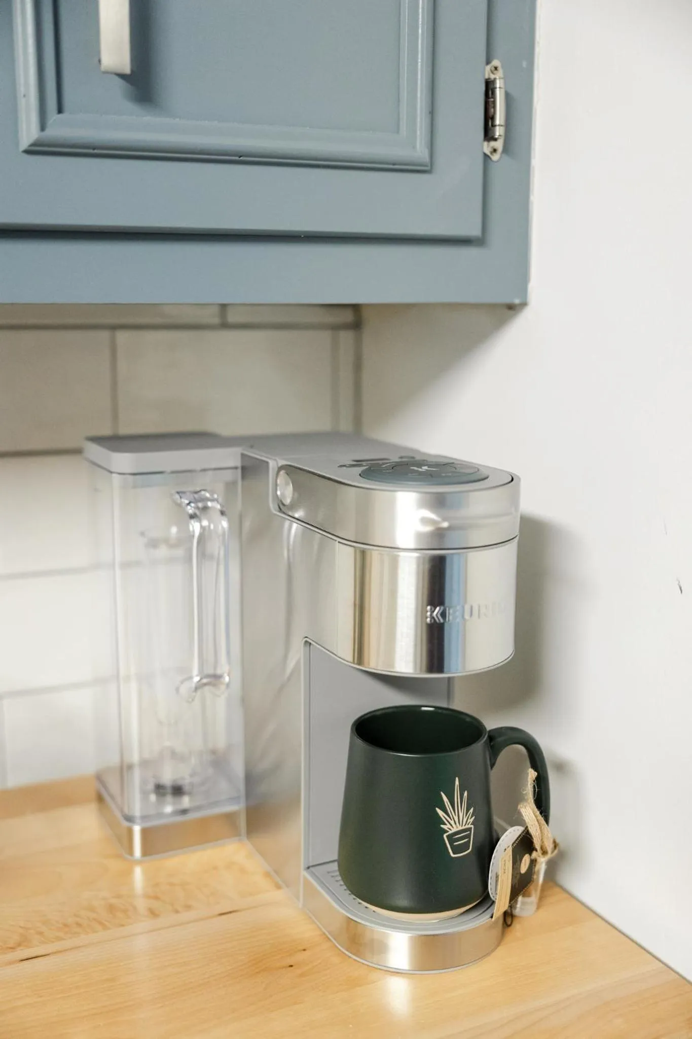 Coffee/tea facilities in Cowry Acres - 11 Acre Enchanted Retreat, Hot Tub