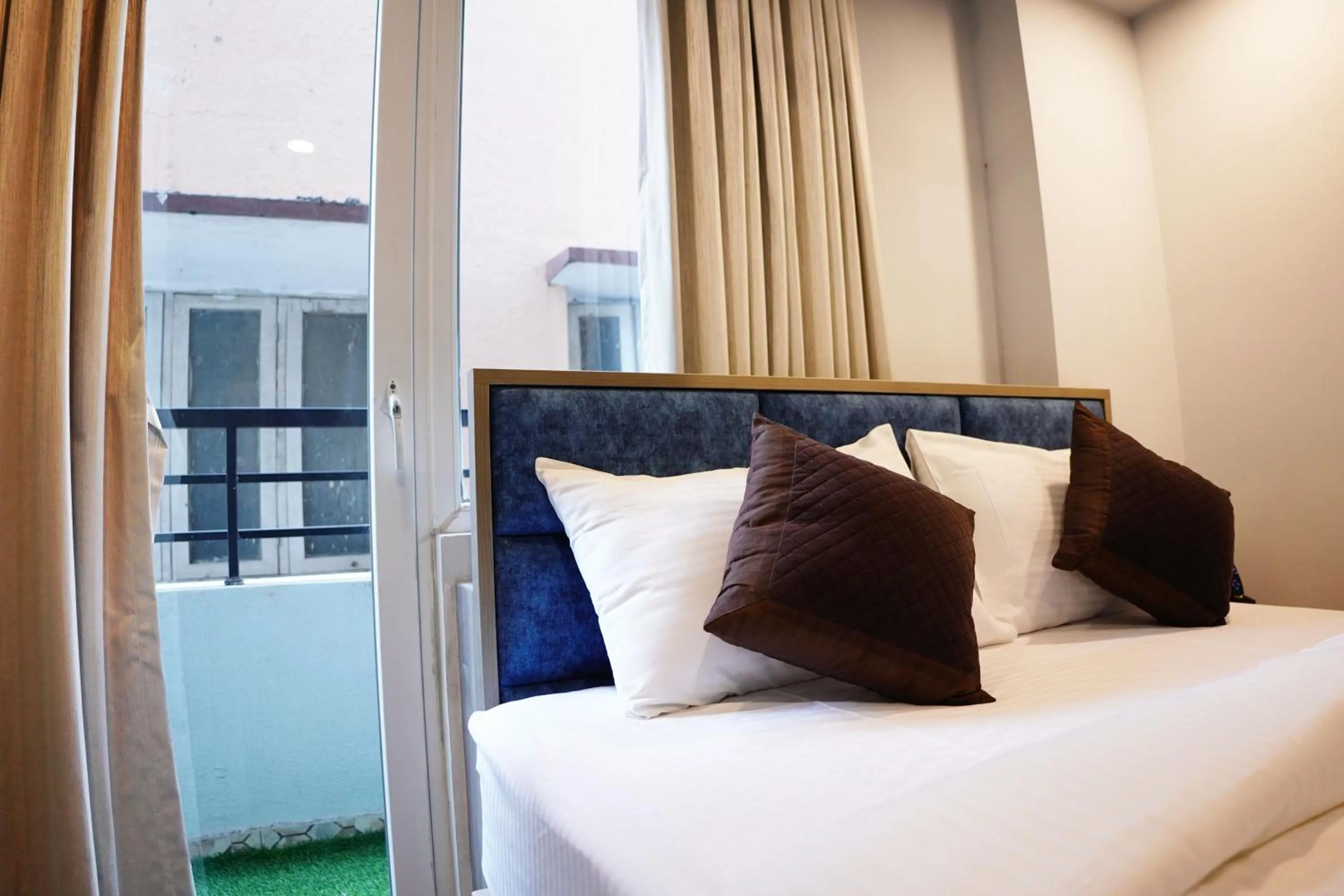 Bed in Dream Hotel - Richmond