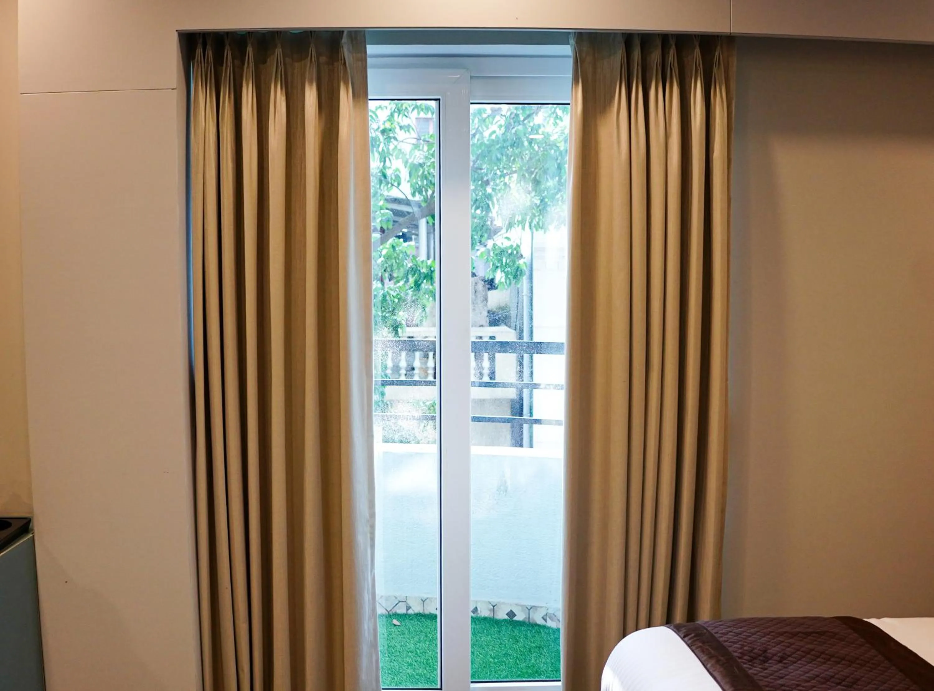 Balcony/Terrace, Bed in Dream Hotel - Richmond