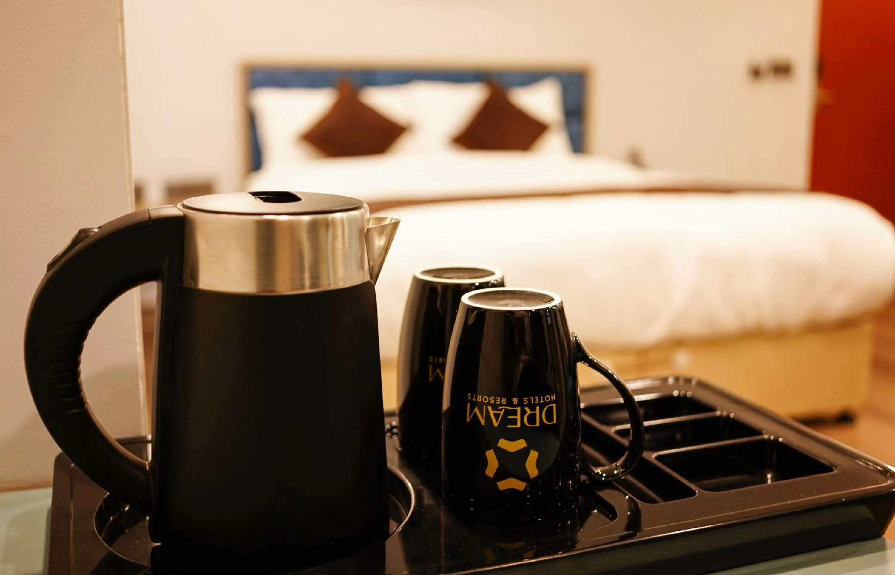 Coffee/tea facilities, Bed in Dream Hotel - Richmond