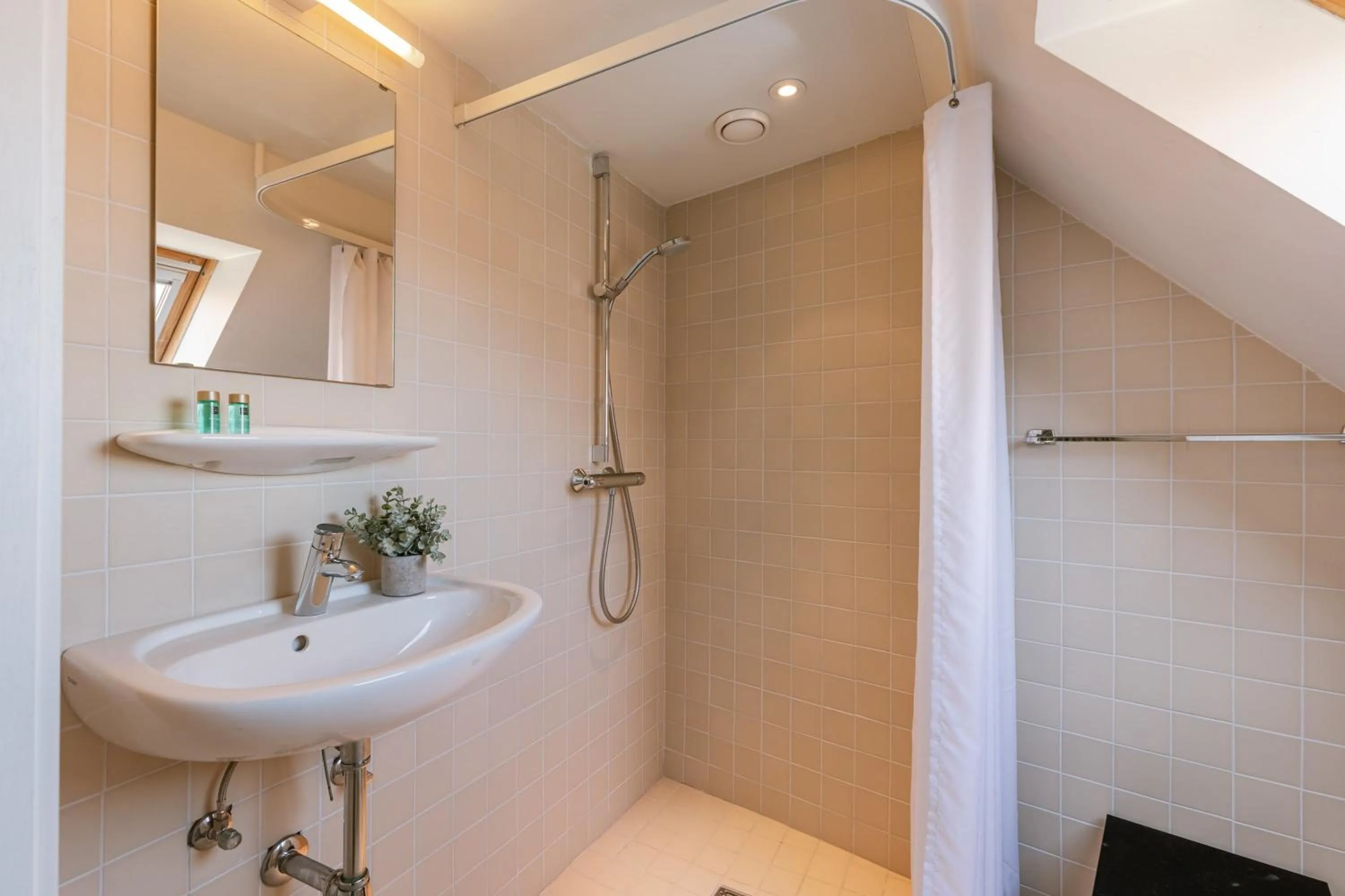 Shower in Huswell - Bonrepo Room 105