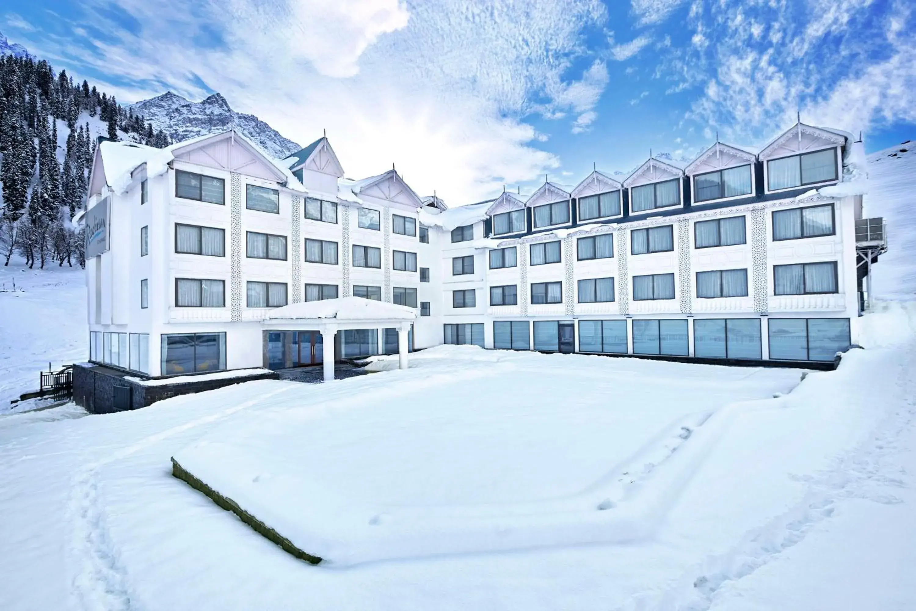 Property building in Radisson Hotel Sonamarg Property building in Radisson Hotel Sonamarg