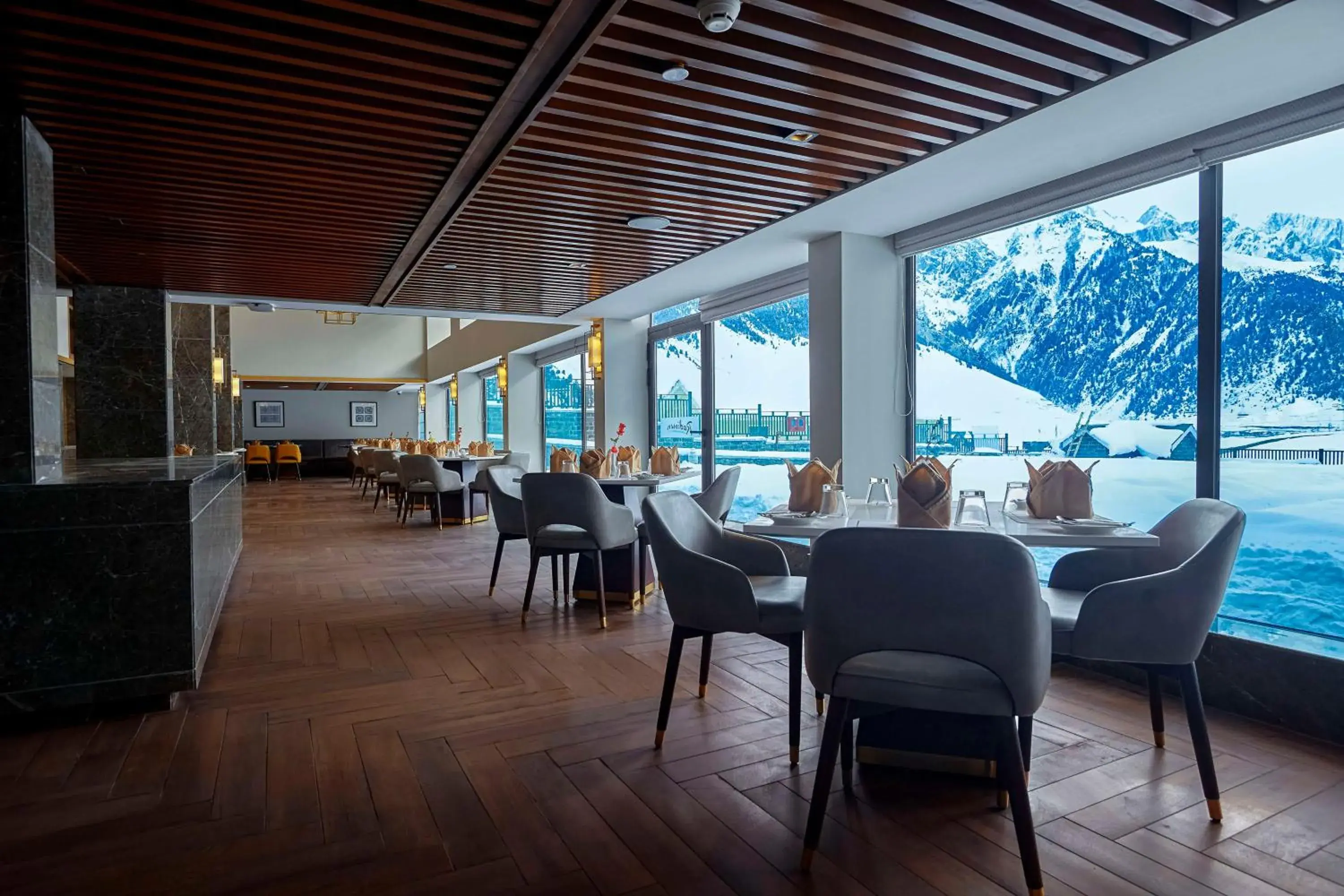 Restaurant/places to eat in Radisson Hotel Sonamarg Restaurant/places to eat in Radisson Hotel Sonamarg