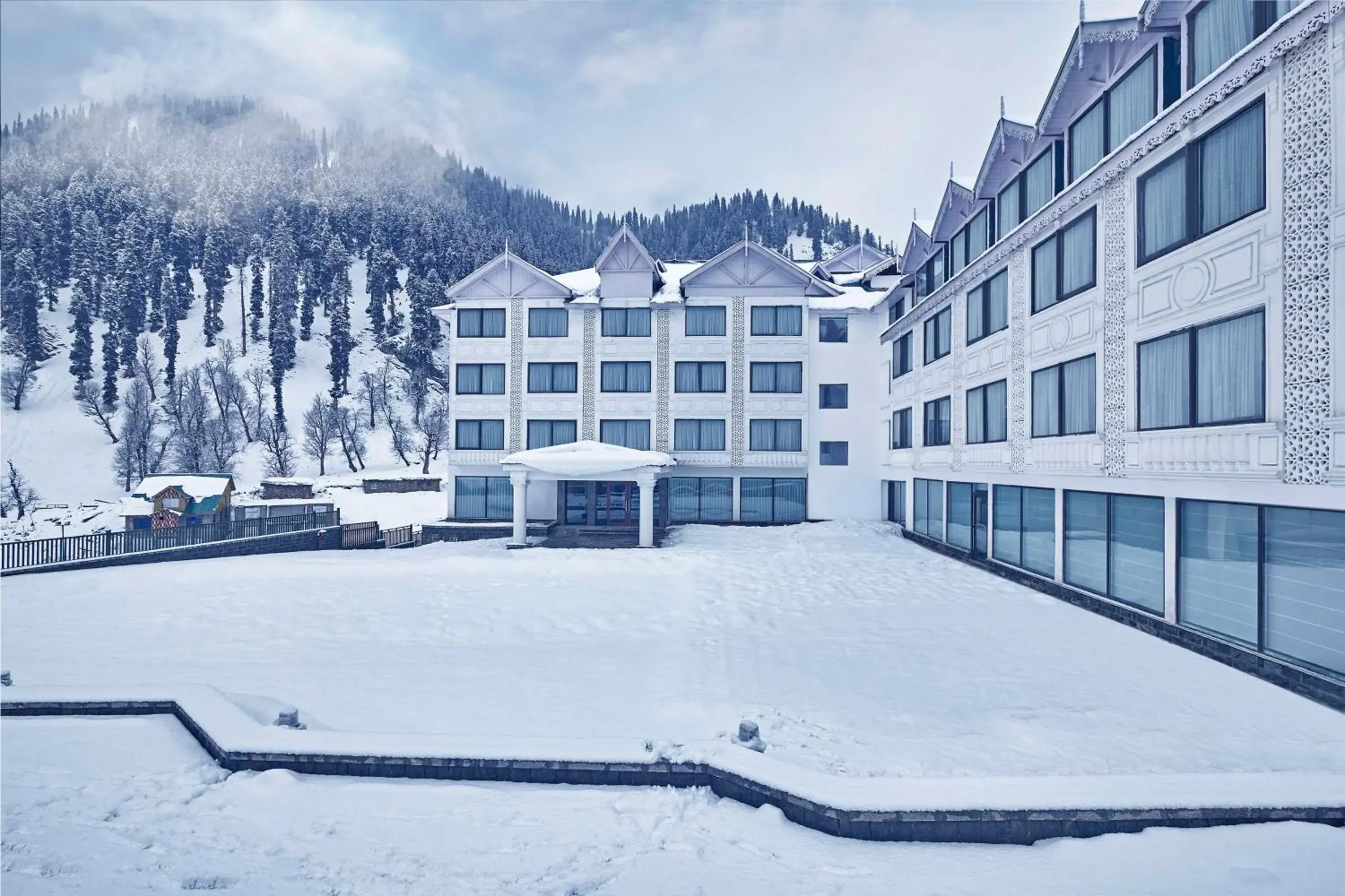 Property building in Radisson Hotel Sonamarg Property building in Radisson Hotel Sonamarg