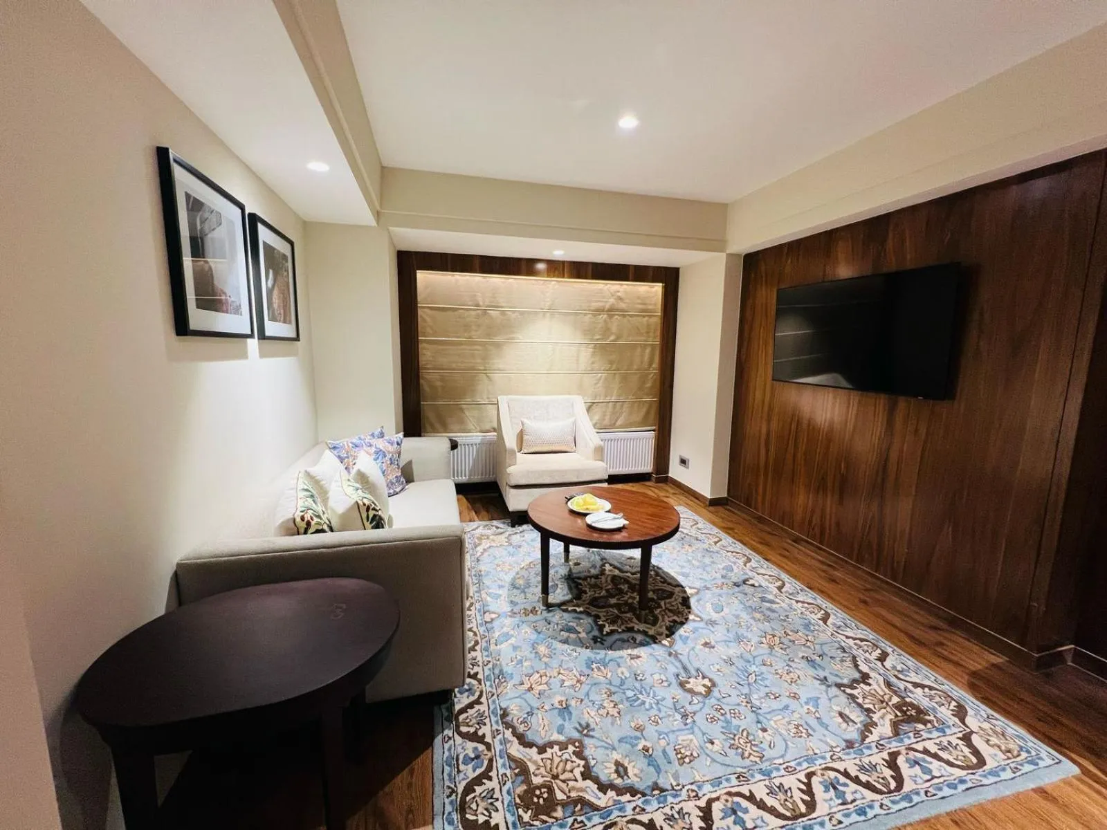 TV and multimedia in Radisson Hotel Sonamarg