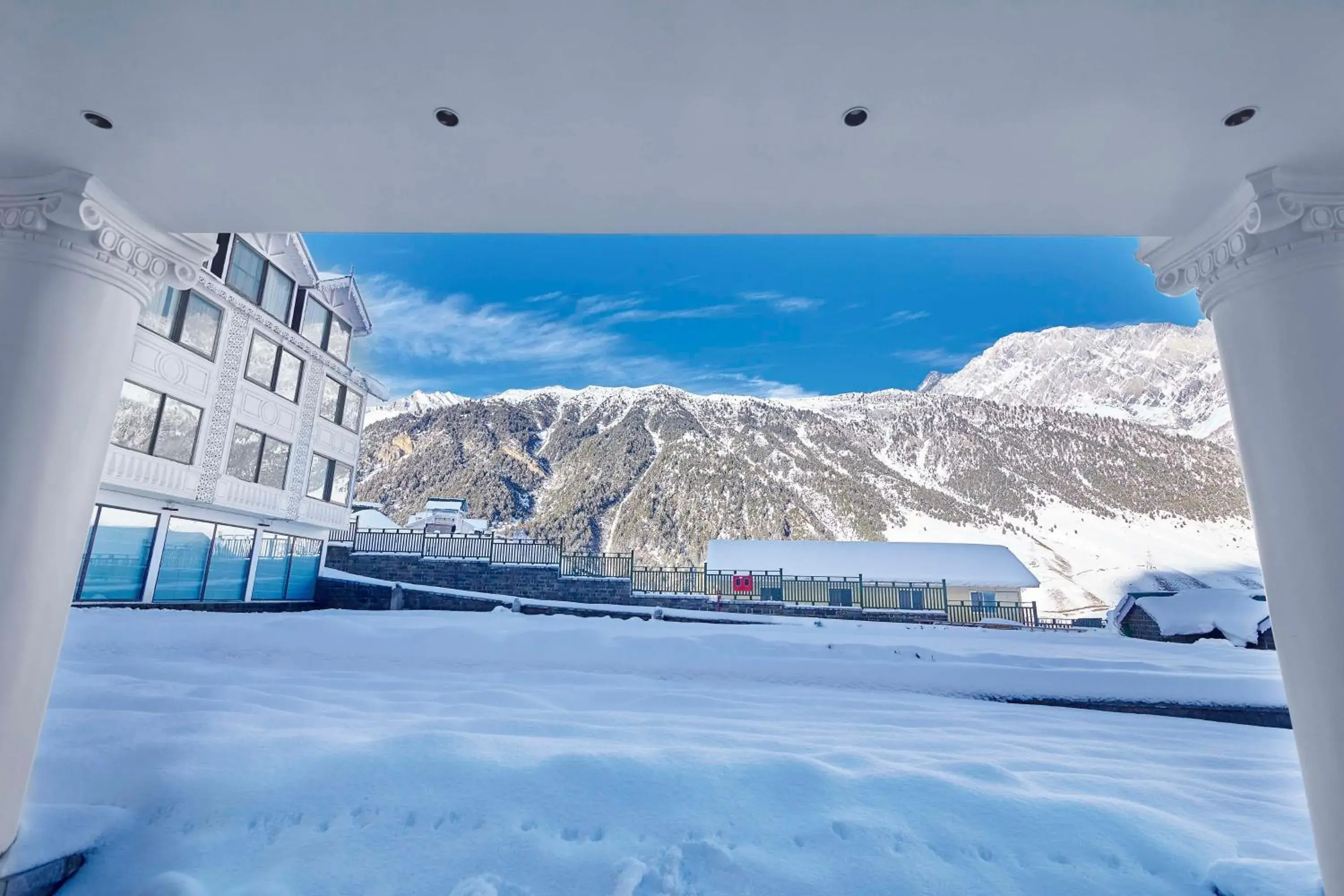 Property building in Radisson Hotel Sonamarg Property building in Radisson Hotel Sonamarg