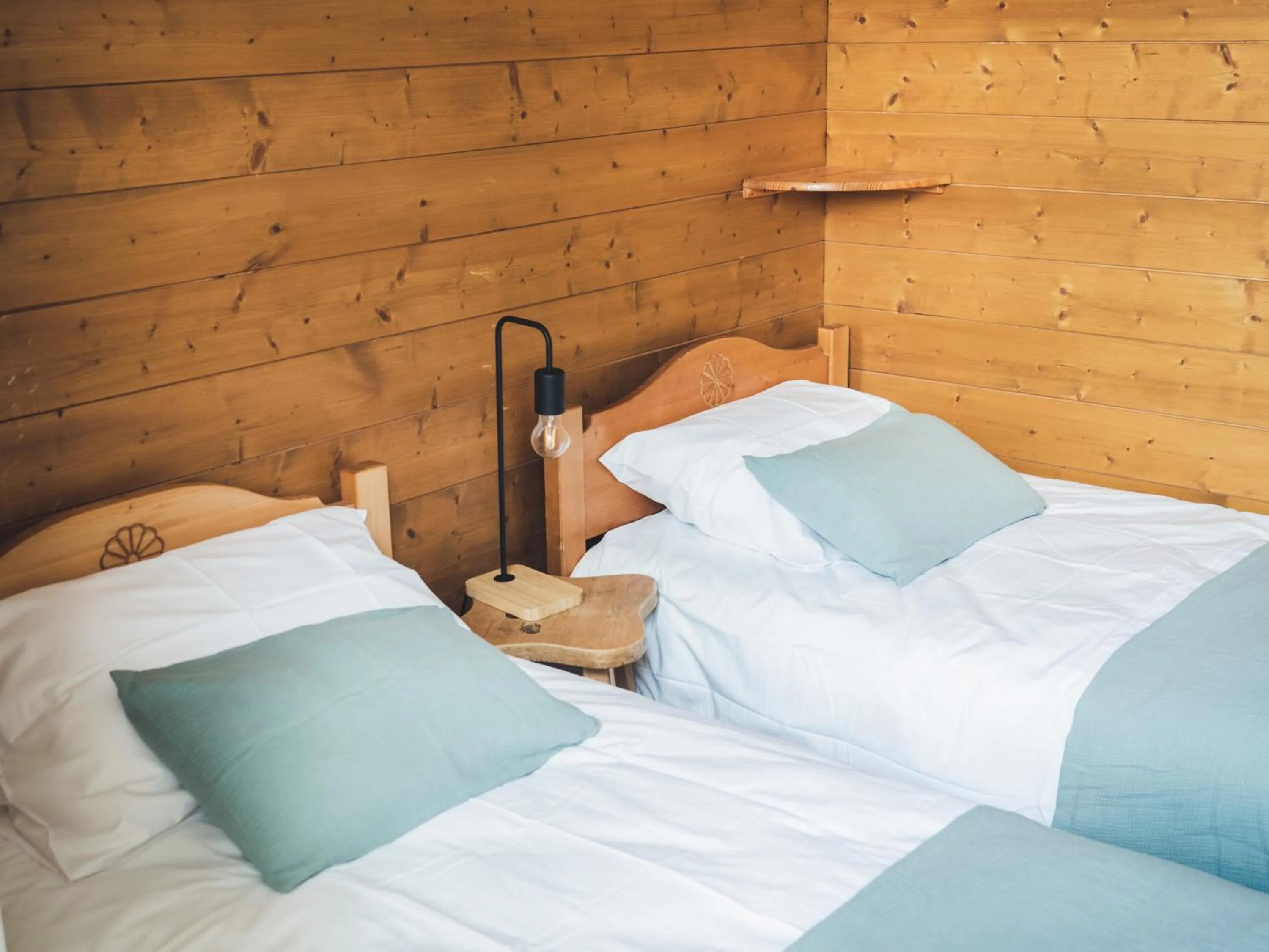 Bedroom, Bed in Auberge Le Valezan