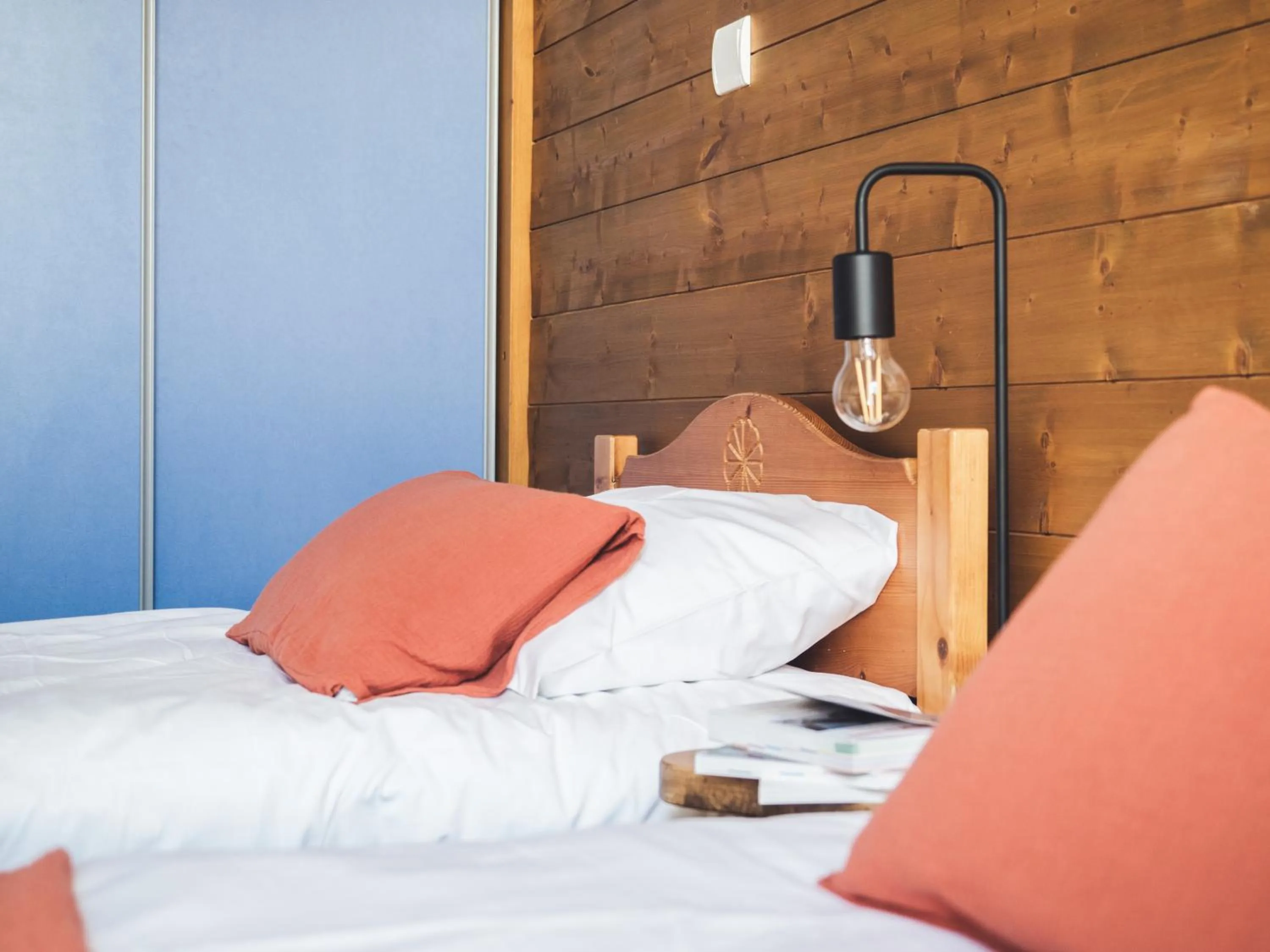 Bedroom, Bed in Auberge Le Valezan