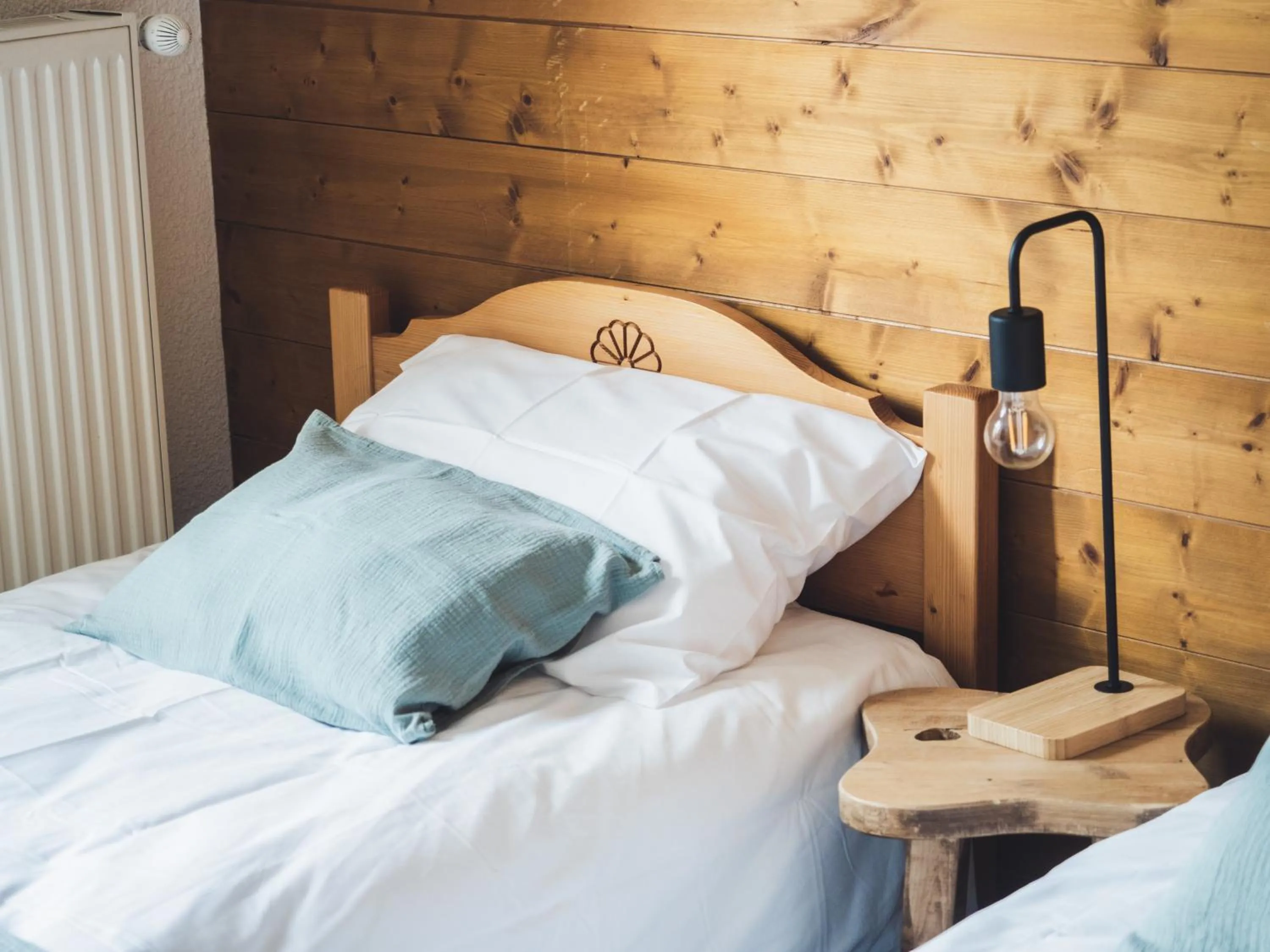 Bedroom, Bed in Auberge Le Valezan
