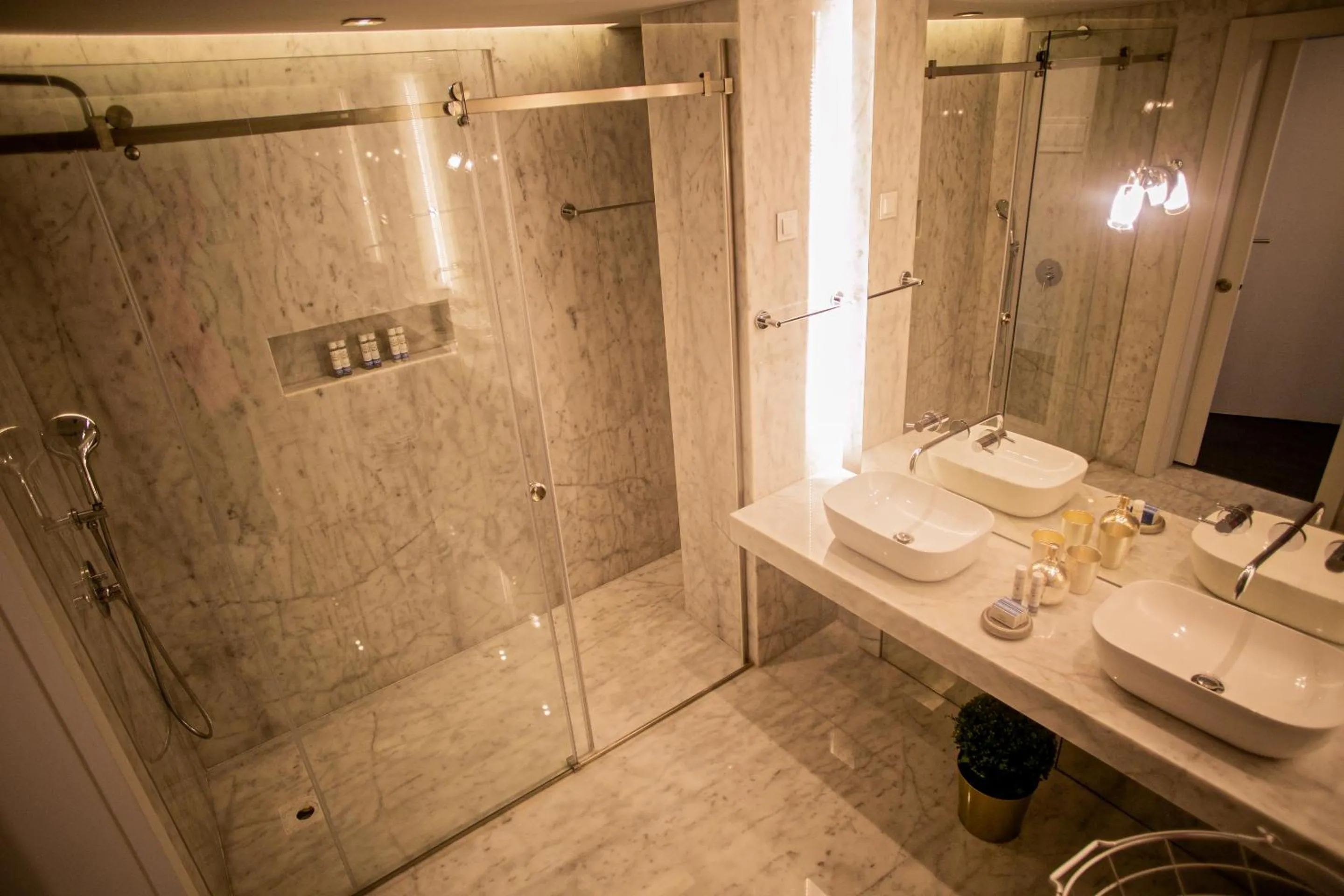 Shower in 262 Boutique Aliados