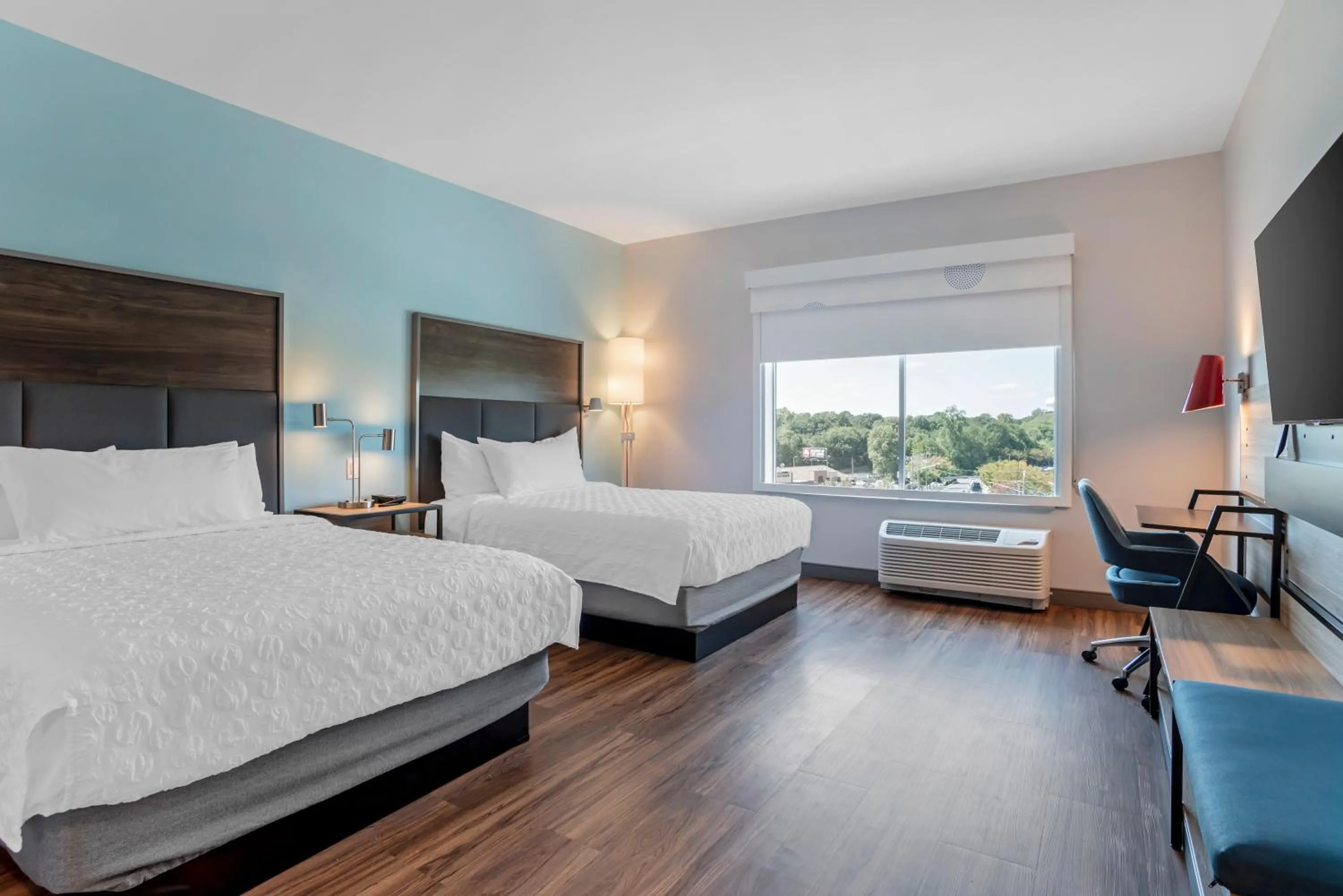 Bed in Tru By Hilton Gastonia