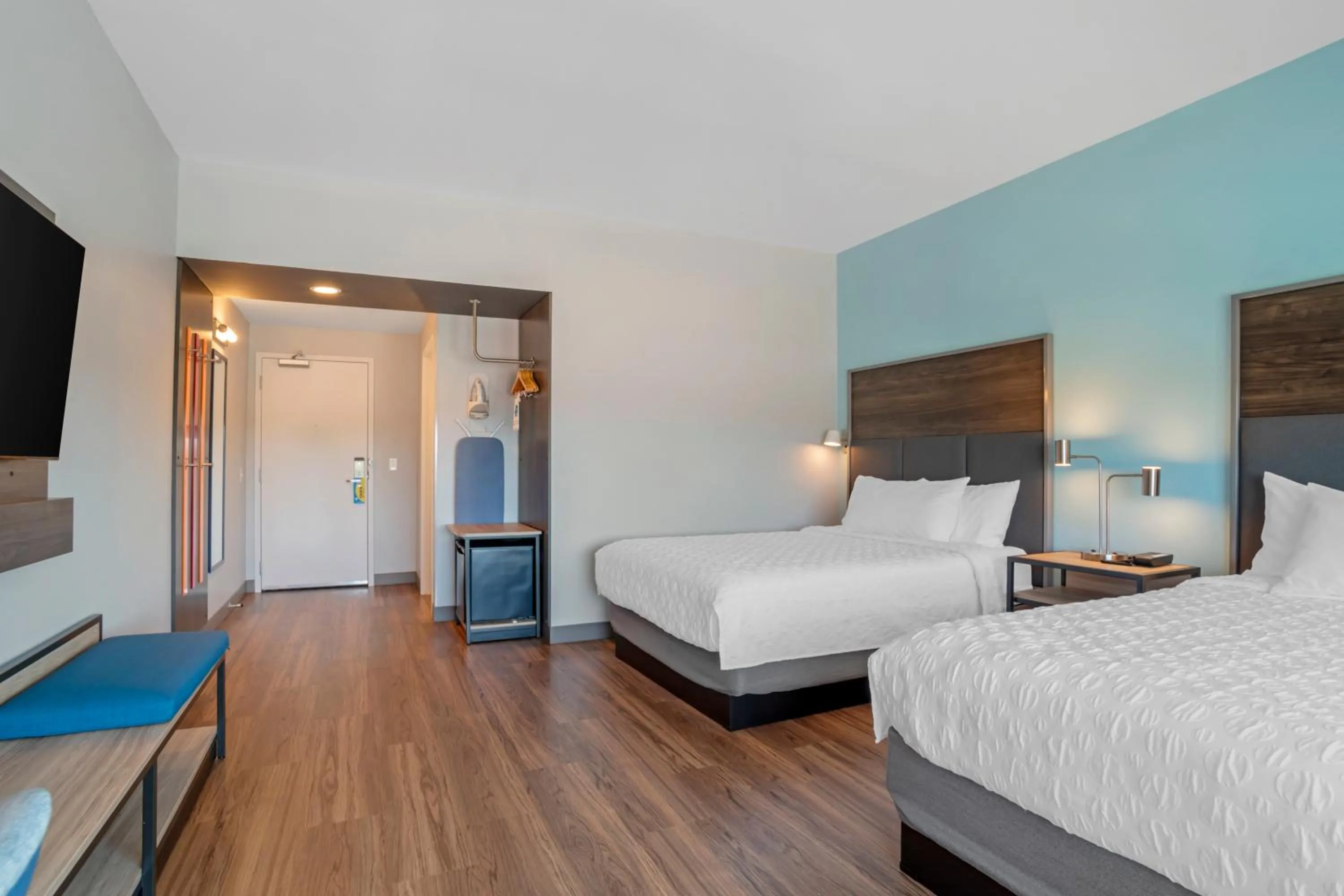 Bed in Tru By Hilton Gastonia