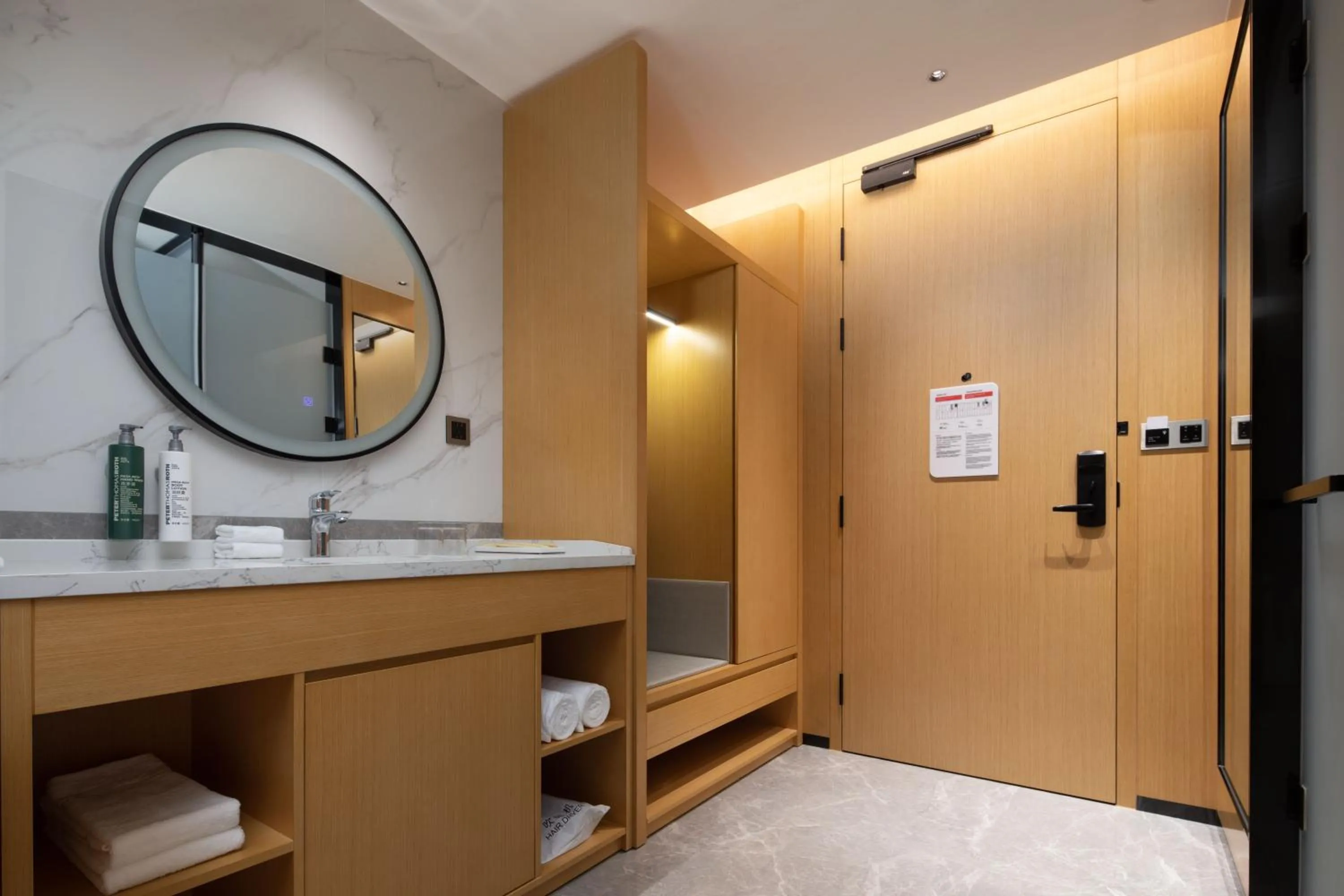 wardrobe in Hilton Garden Inn Hangzhou Xiaoshan
