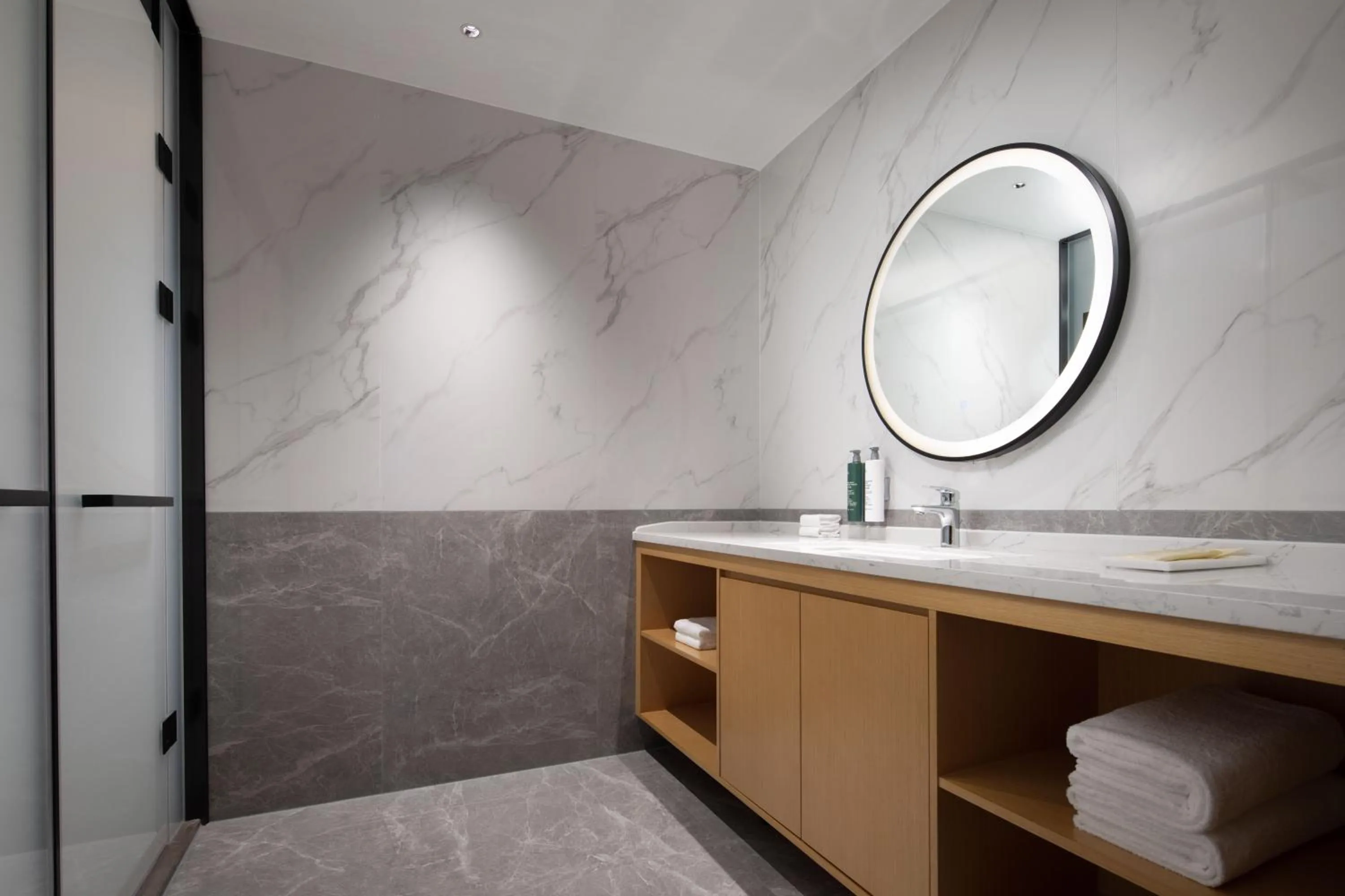 washing machine in Hilton Garden Inn Hangzhou Xiaoshan