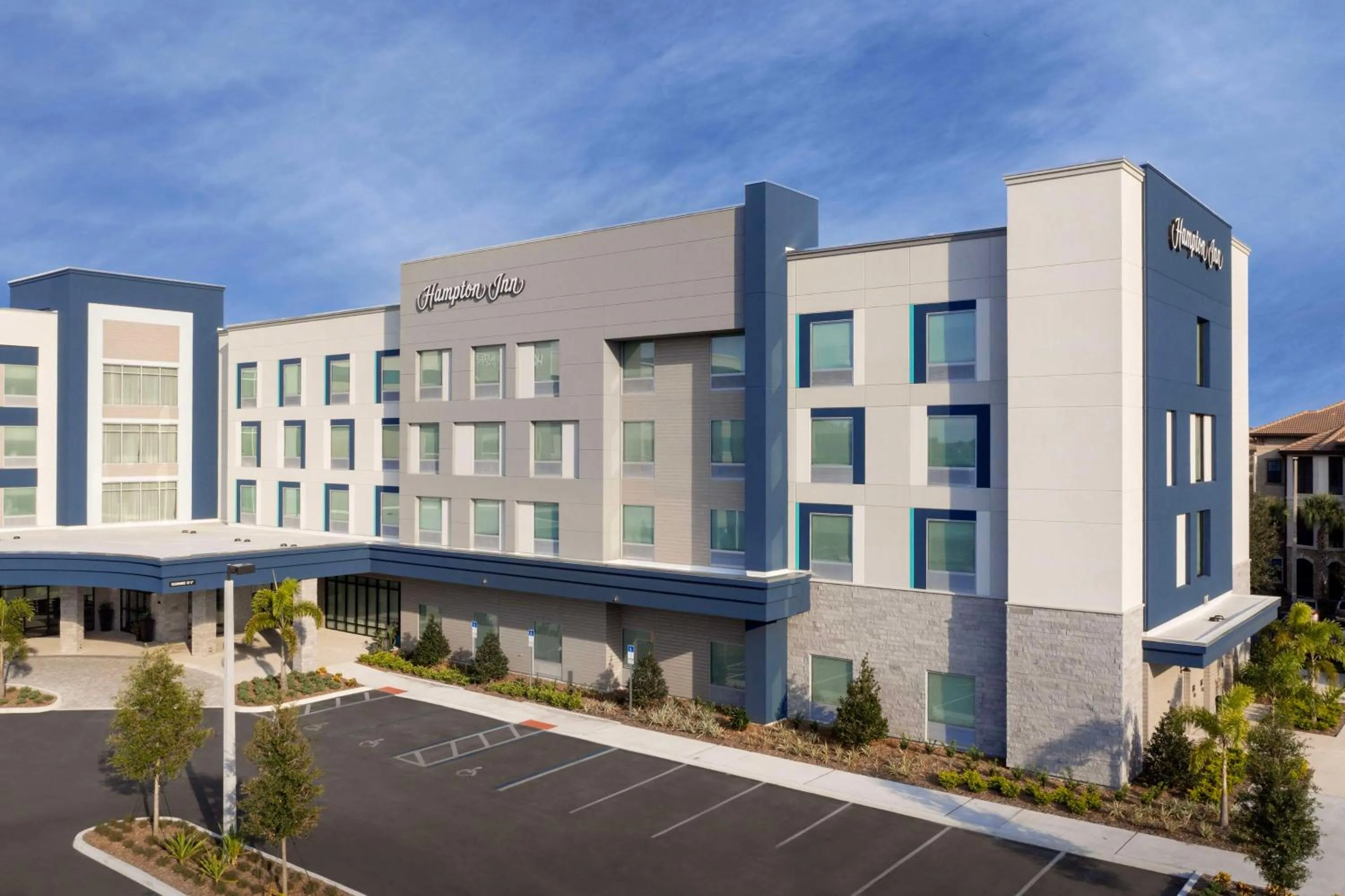 Property building in Hampton Inn Orlando Southeast Nona