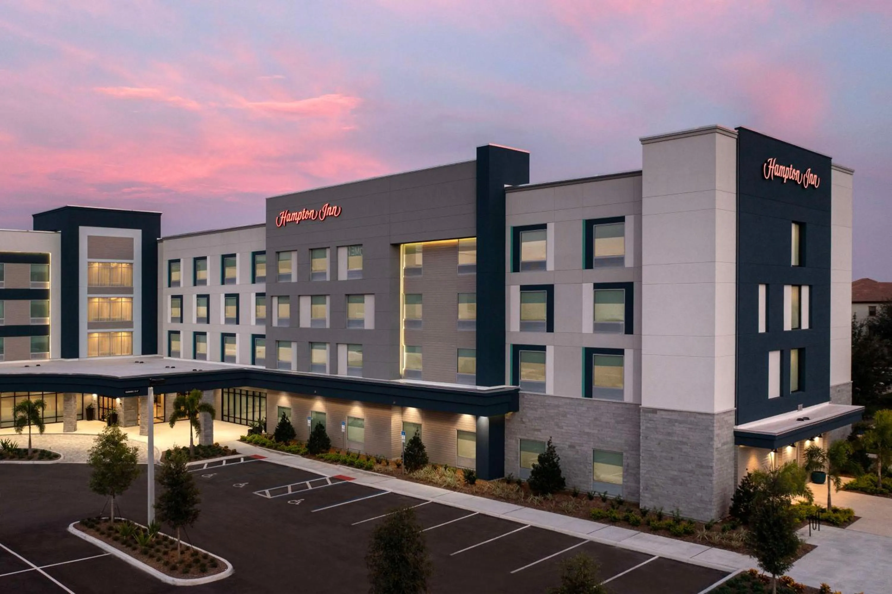 Property building in Hampton Inn Orlando Southeast Nona