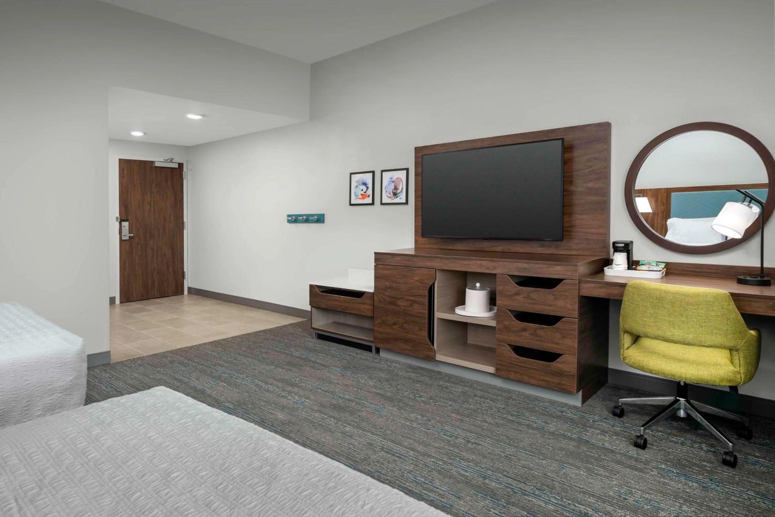 Bedroom, Bed in Hampton Inn Orlando Southeast Nona