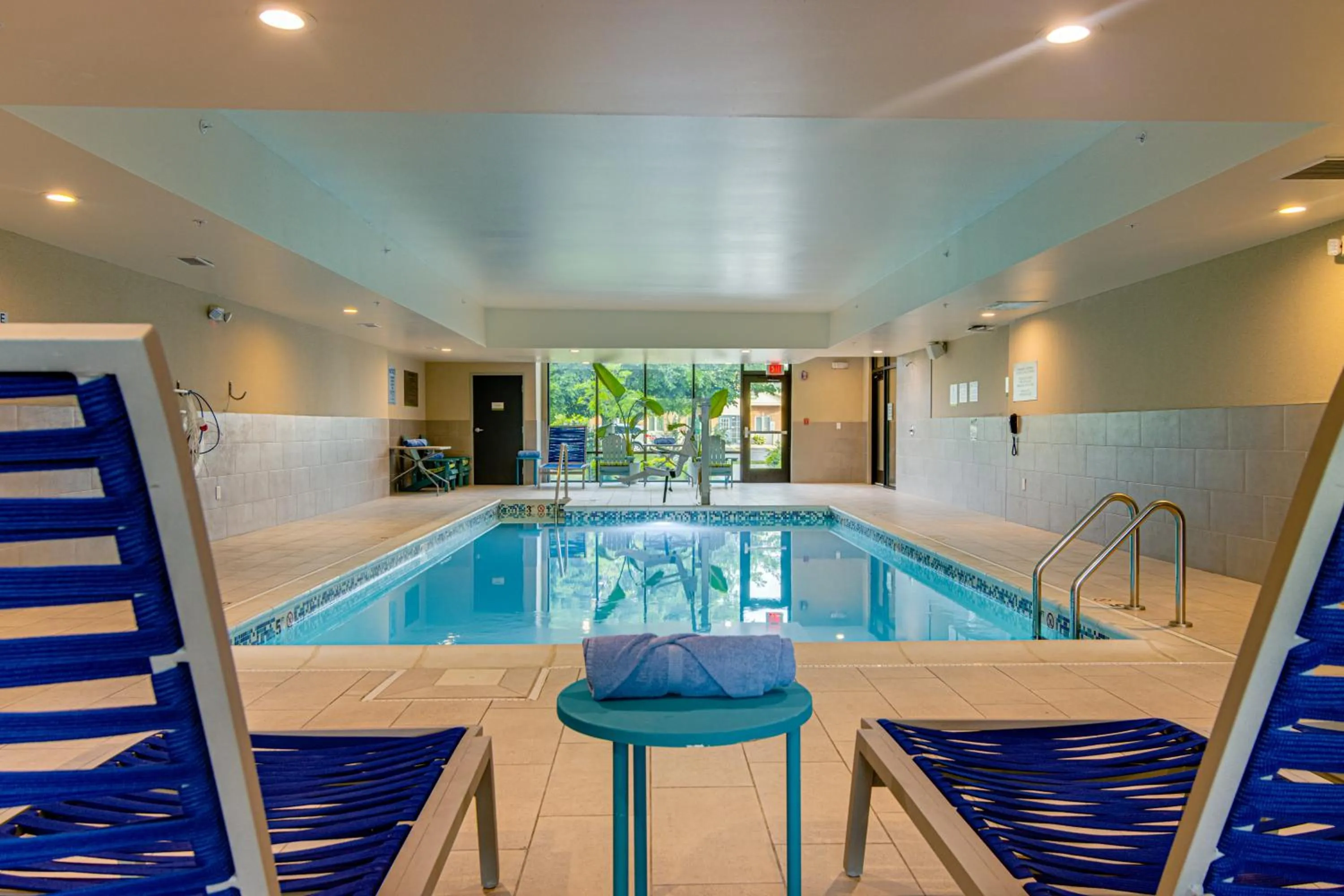 Swimming pool in Home2 Suites By Hilton Bolingbrook Chicago