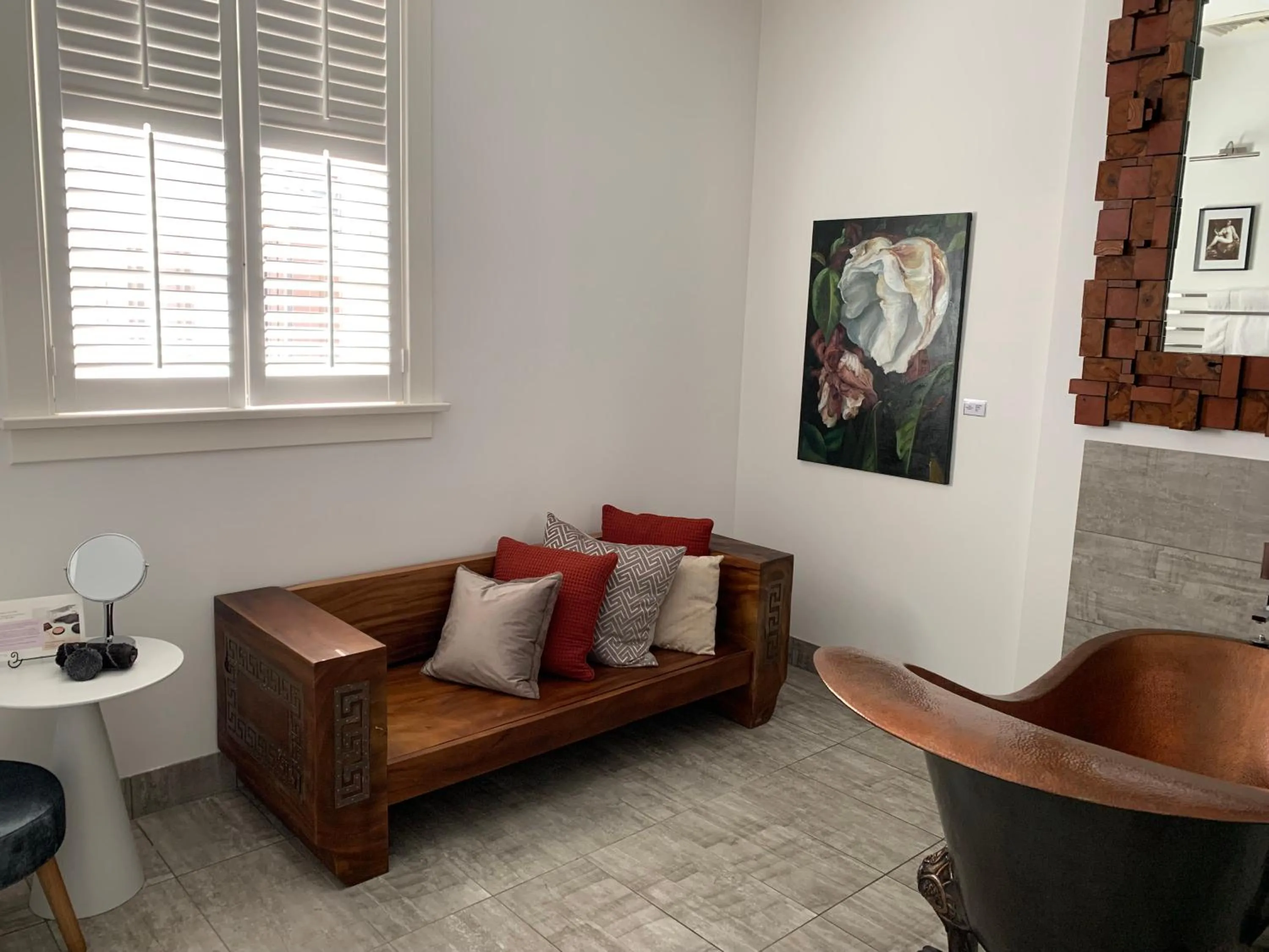 Bathroom in CIRCA 1936 Art Hotel