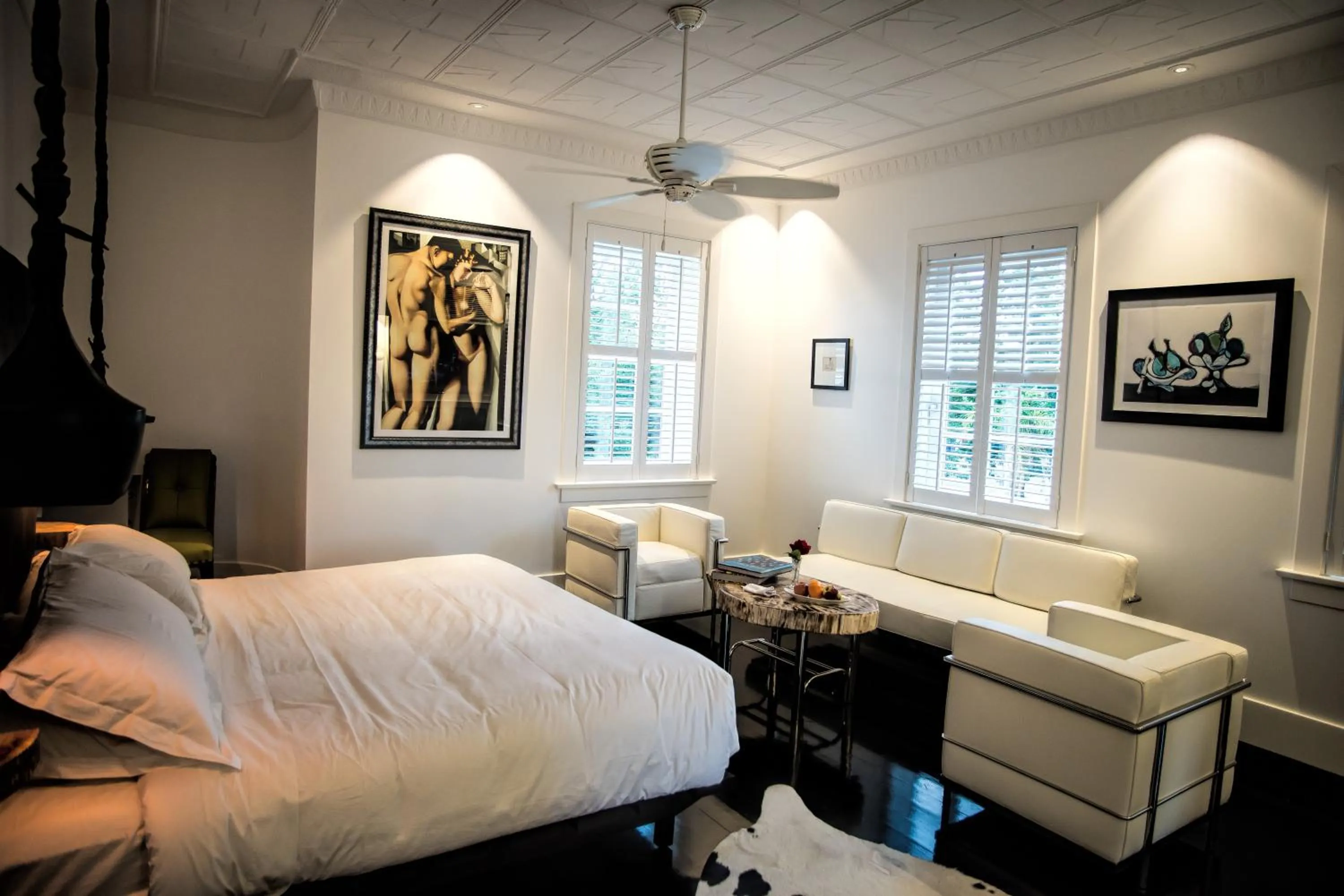 Photo of the whole room in CIRCA 1936 Art Hotel