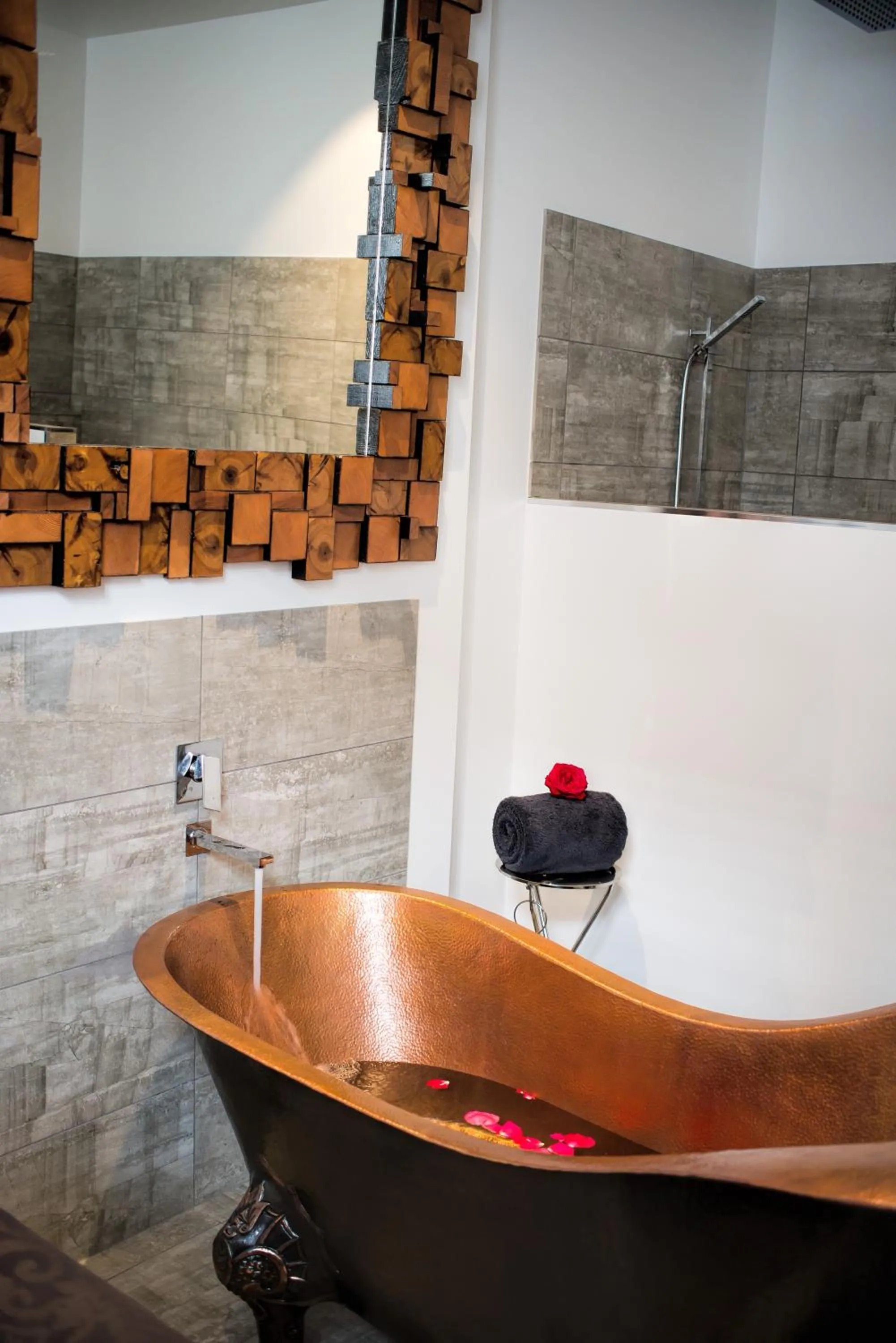 Bathroom in CIRCA 1936 Art Hotel