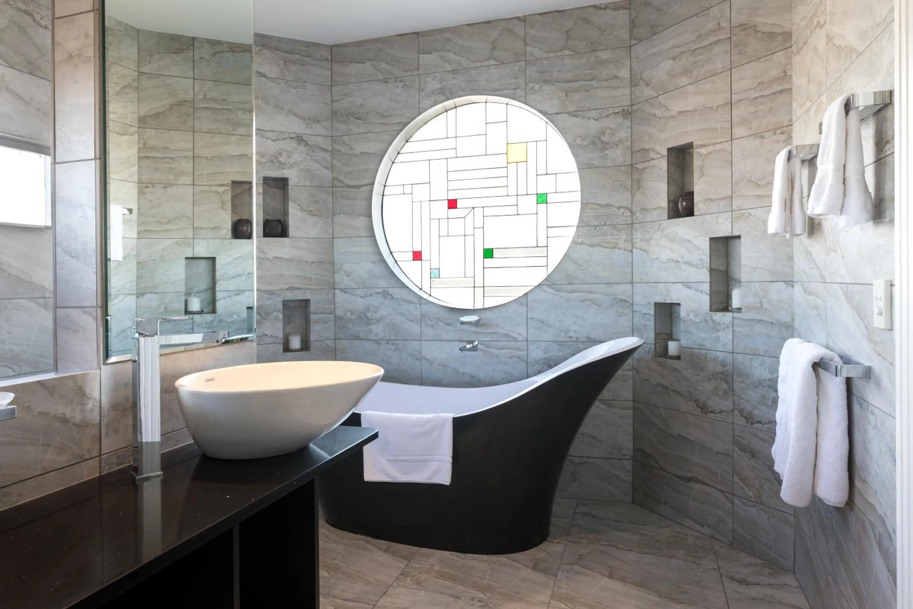 Bathroom in CIRCA 1936 Art Hotel