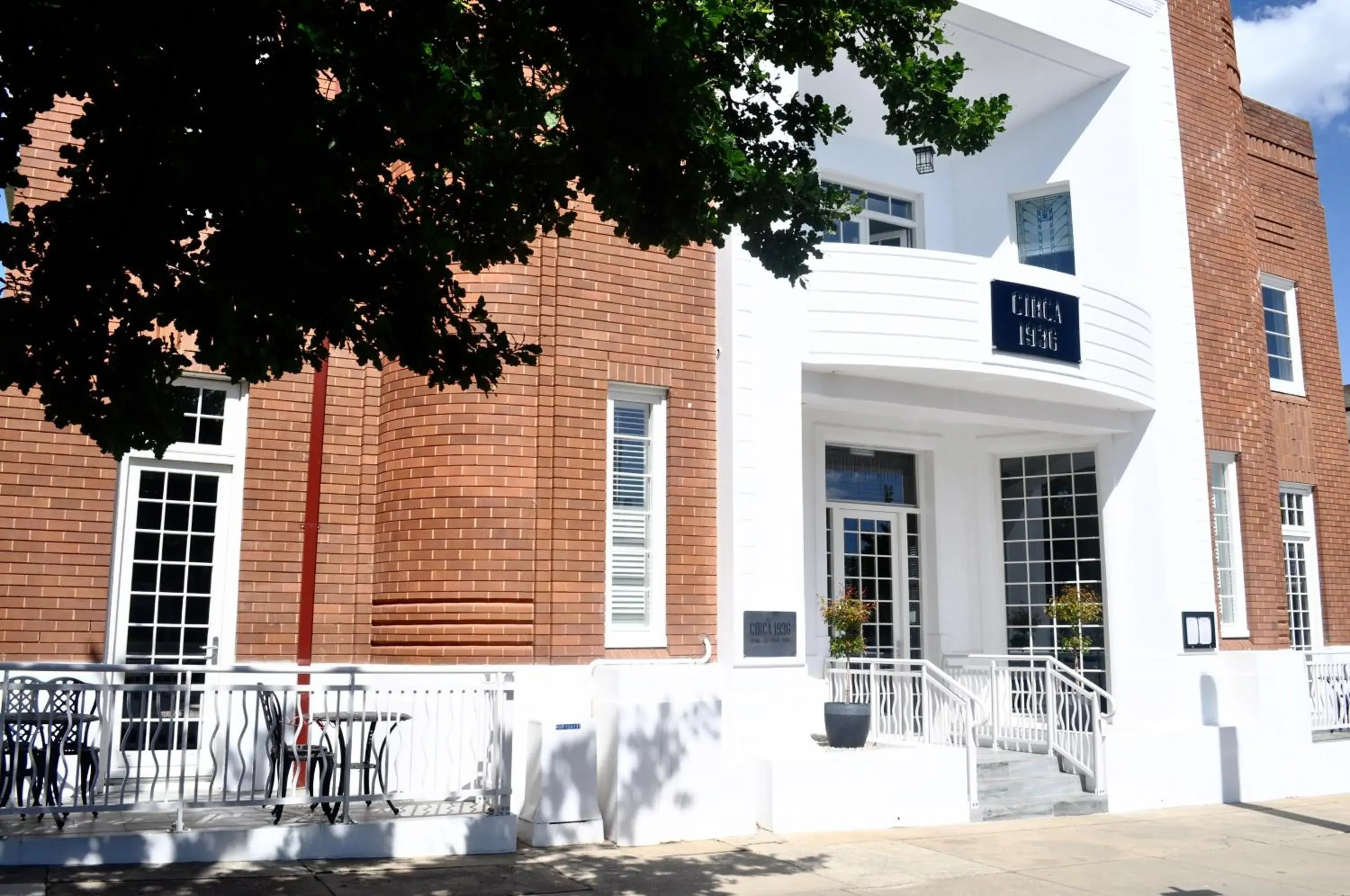 Deluxe King Suite in CIRCA 1936 Art Hotel Deluxe King Suite in CIRCA 1936 Art Hotel