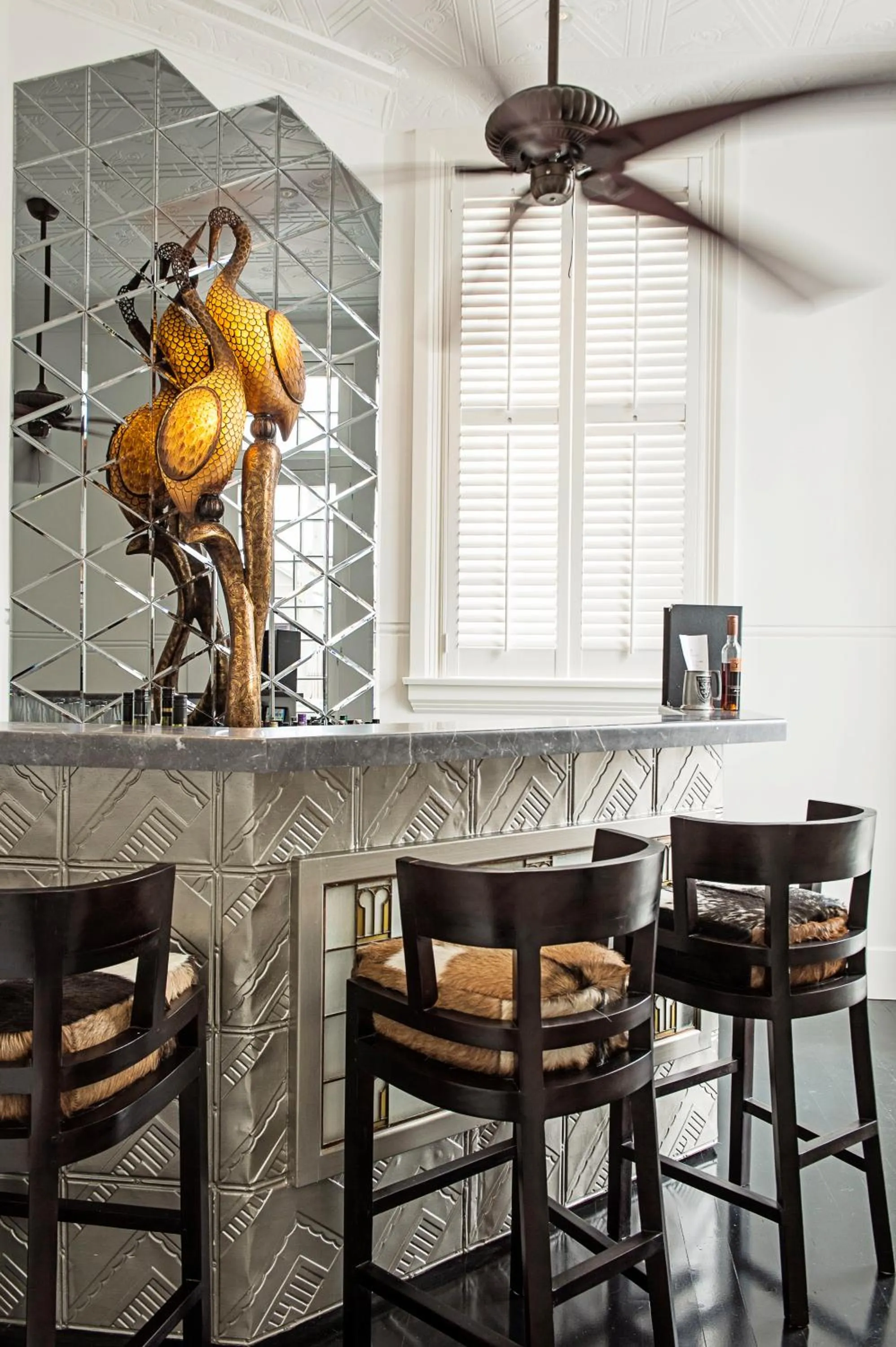 Lounge or bar in CIRCA 1936 Art Hotel