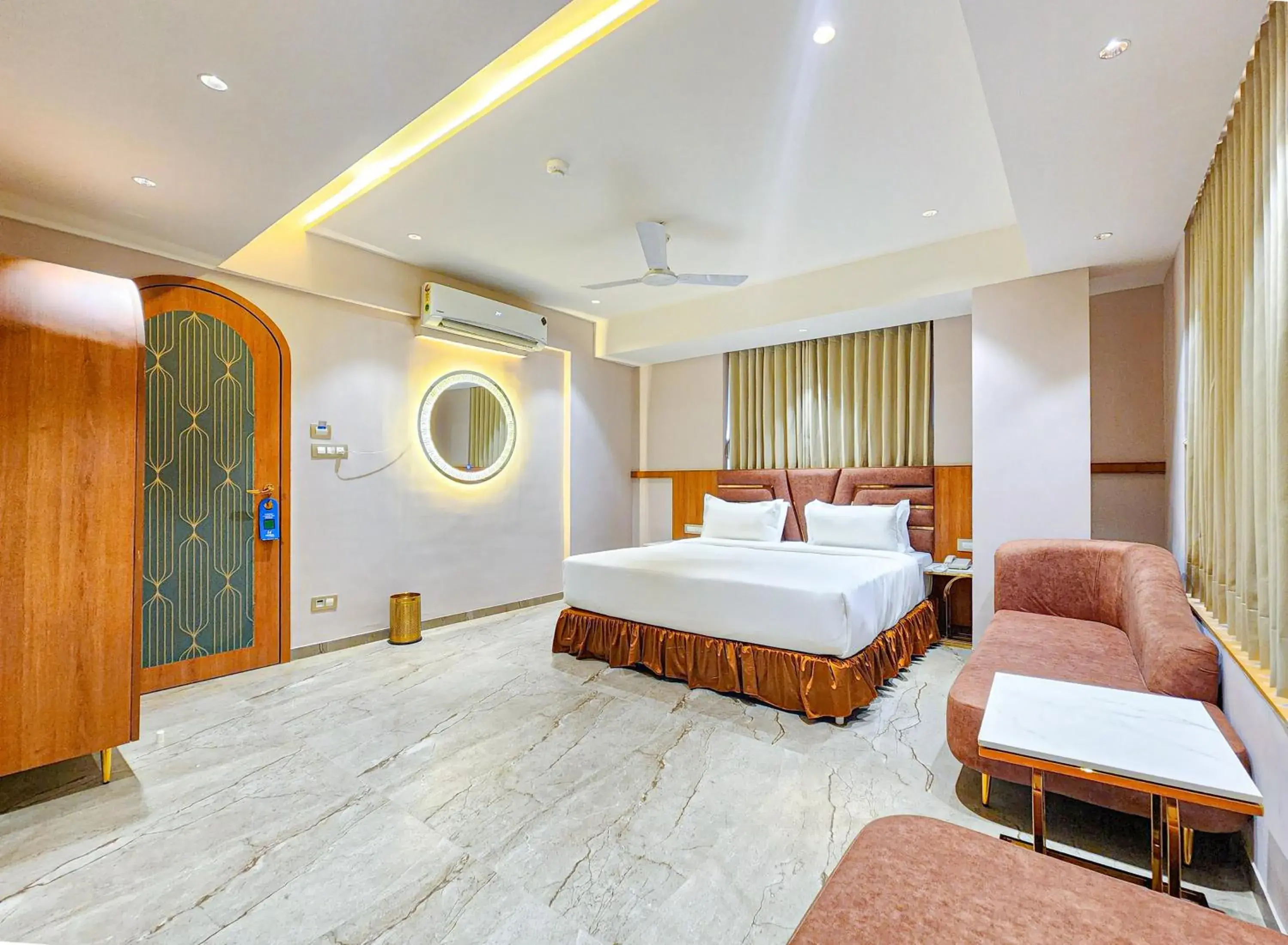 King Suite with Spa Bath - single occupancy in Hotel Nova Bliss King Suite with Spa Bath - single occupancy in Hotel Nova Bliss