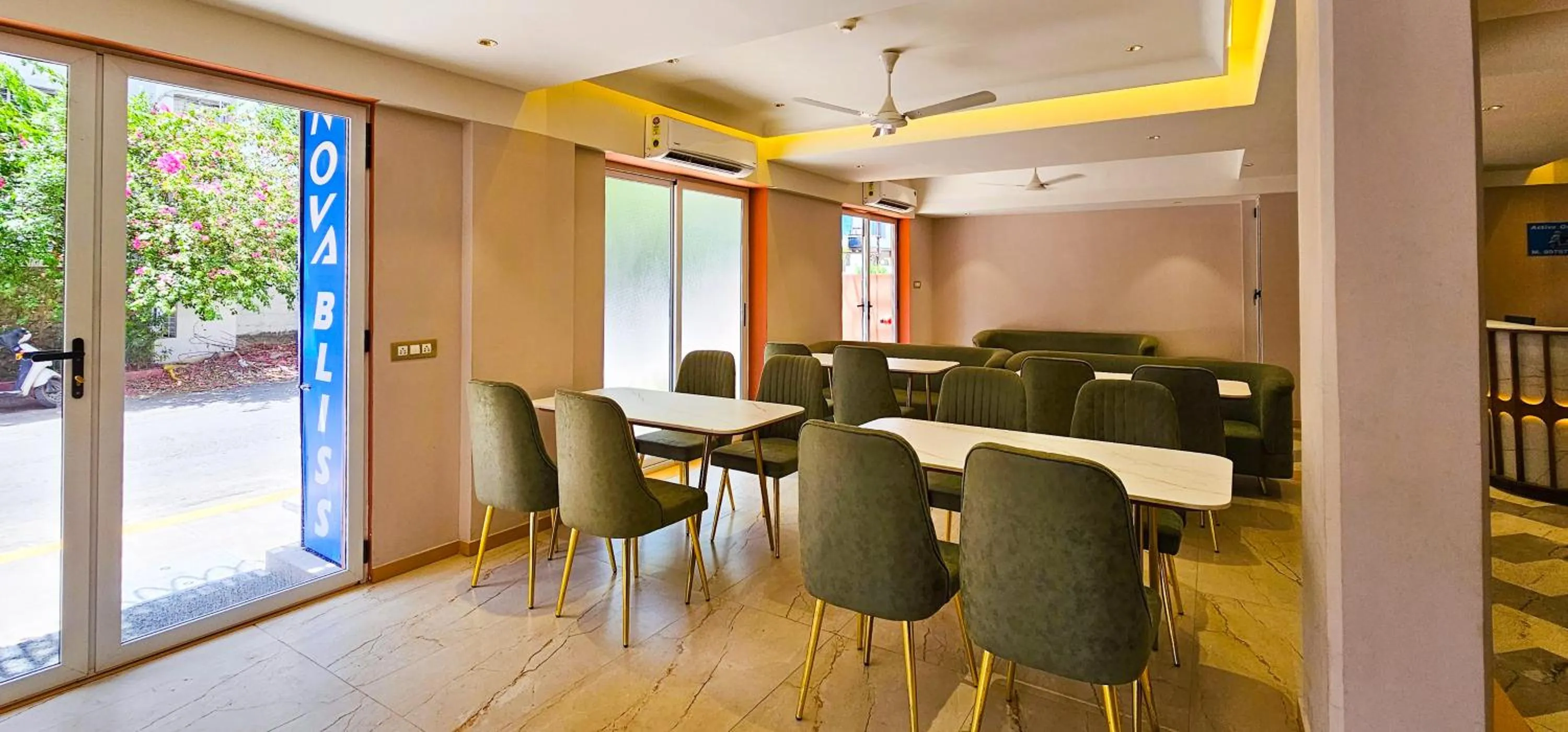 Restaurant/places to eat in Hotel Nova Bliss